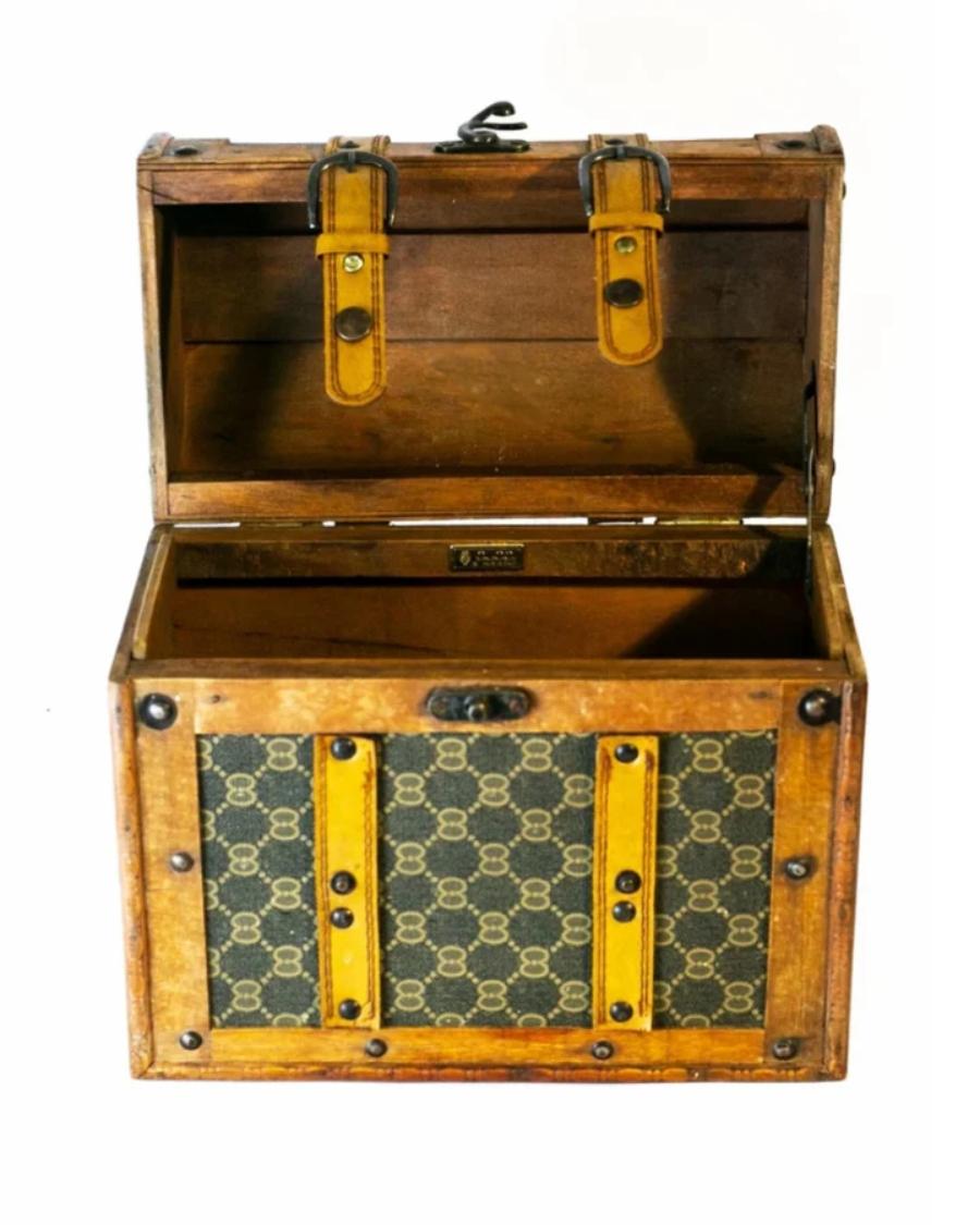 This rare Gucci mini trunk embodies the refined craftsmanship and aristocratic sensibility of the House of Gucci during its formative decades. Crafted in Italy, likely in Florence, during the 1950s–1960s, this dome-top travel piece features:

v 