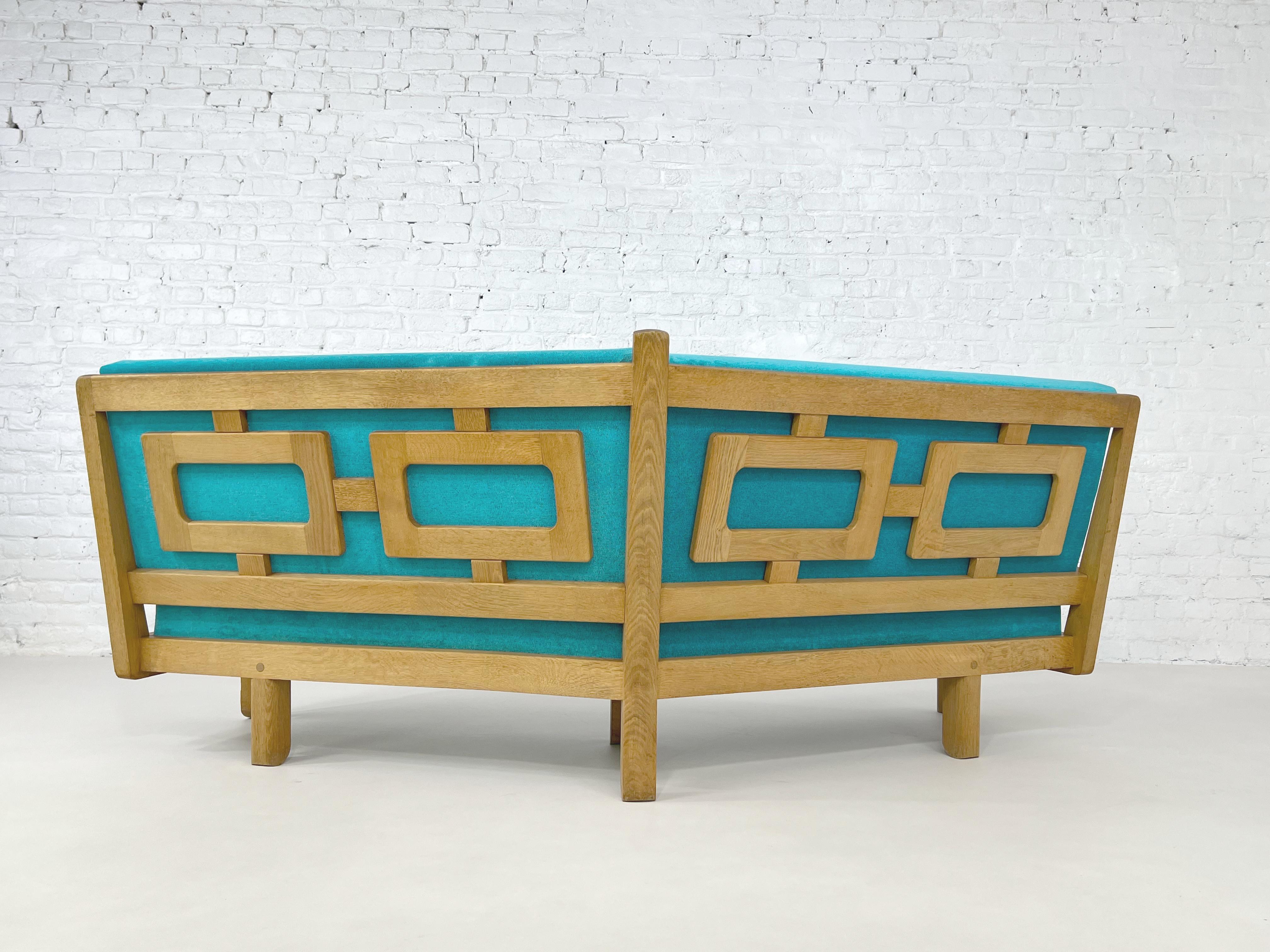 1950s - 1960s Guillerme et Chambron French Design Oak Wood Angular Curved Sofa For Sale 3