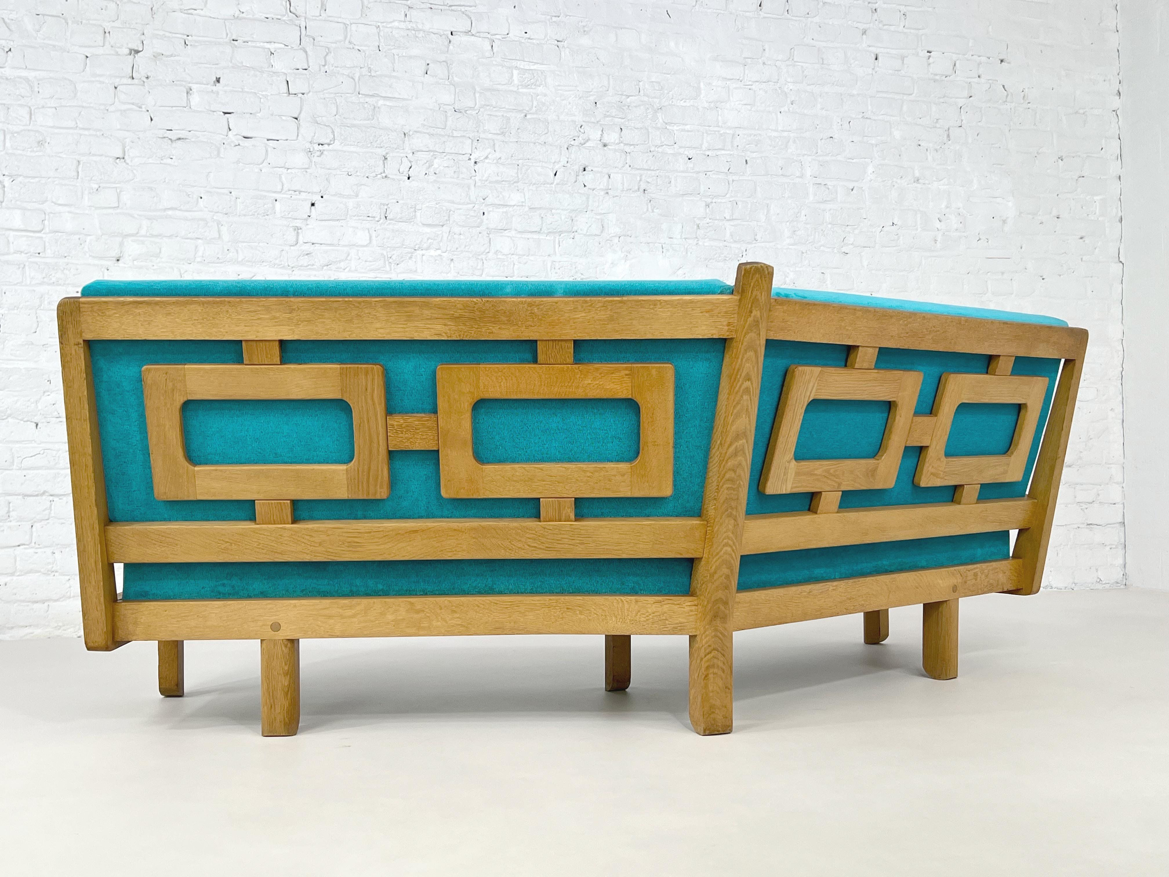 1950s - 1960s Guillerme et Chambron French Design Oak Wood Angular Curved Sofa For Sale 4