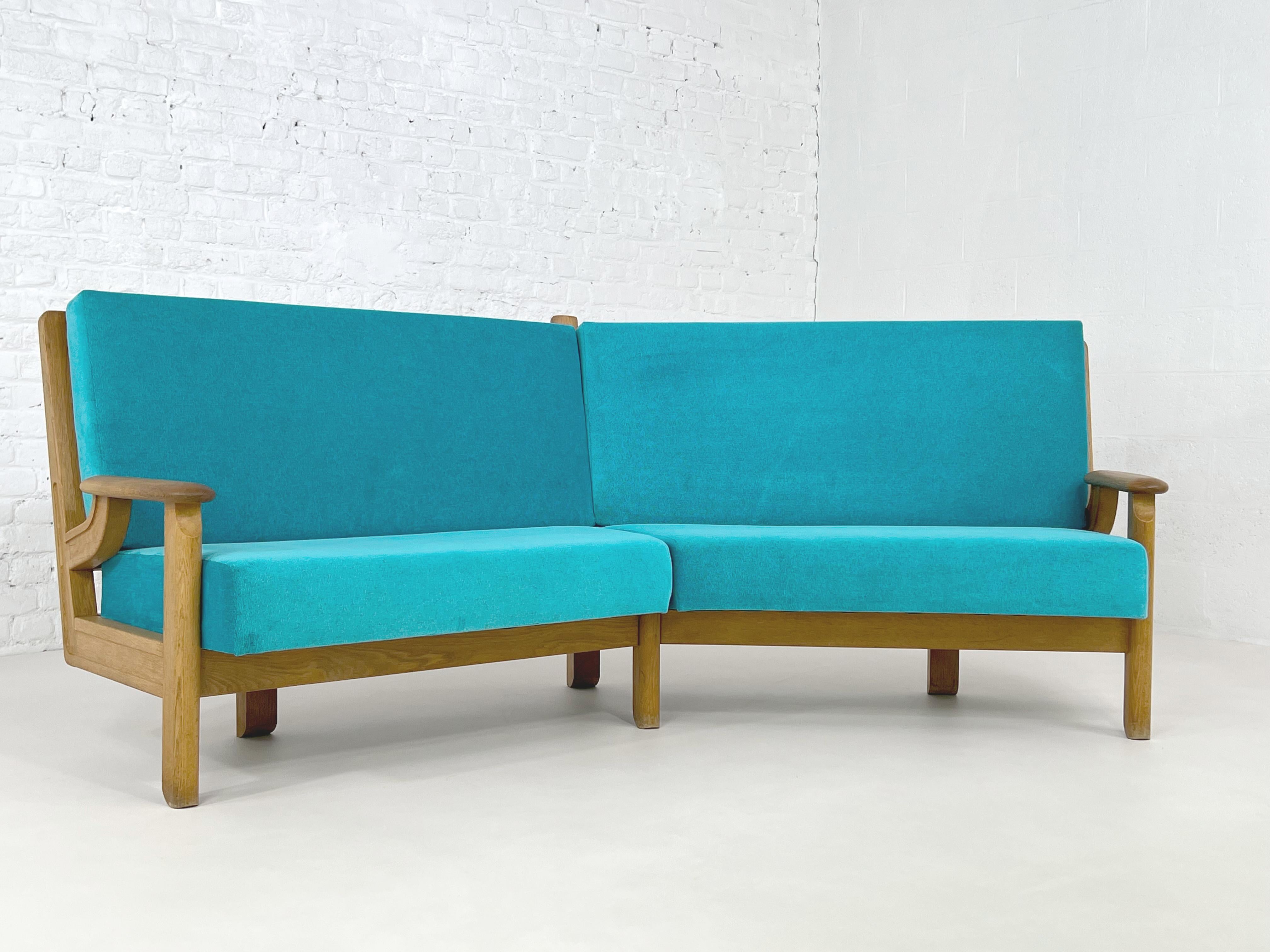 1950s - 1960s Guillerme et Chambron French Design Oak Wood Angular Curved Sofa en vente 7