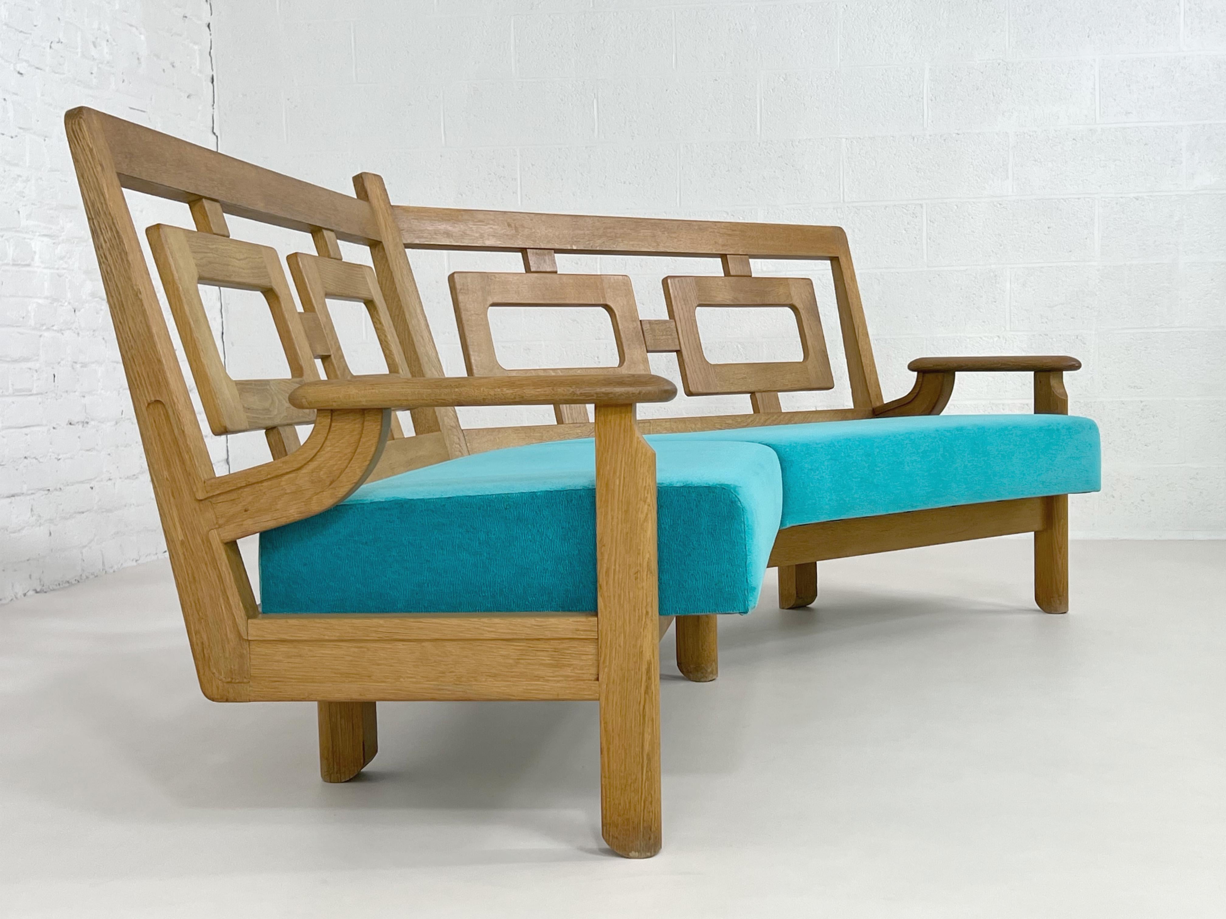 Mid-Century Modern 1950s - 1960s Guillerme et Chambron French Design Oak Wood Angular Curved Sofa en vente