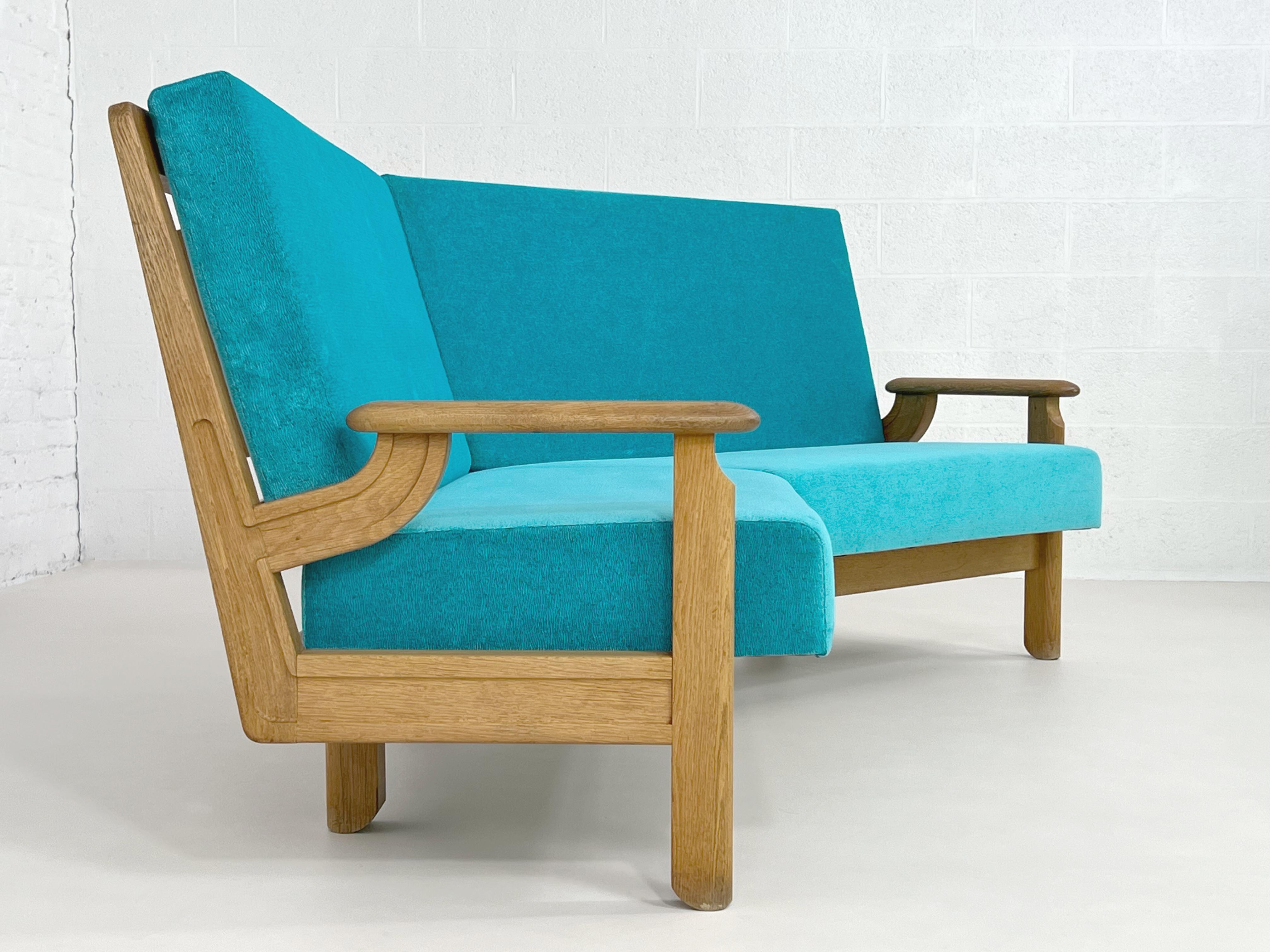 Chêne 1950s - 1960s Guillerme et Chambron French Design Oak Wood Angular Curved Sofa en vente