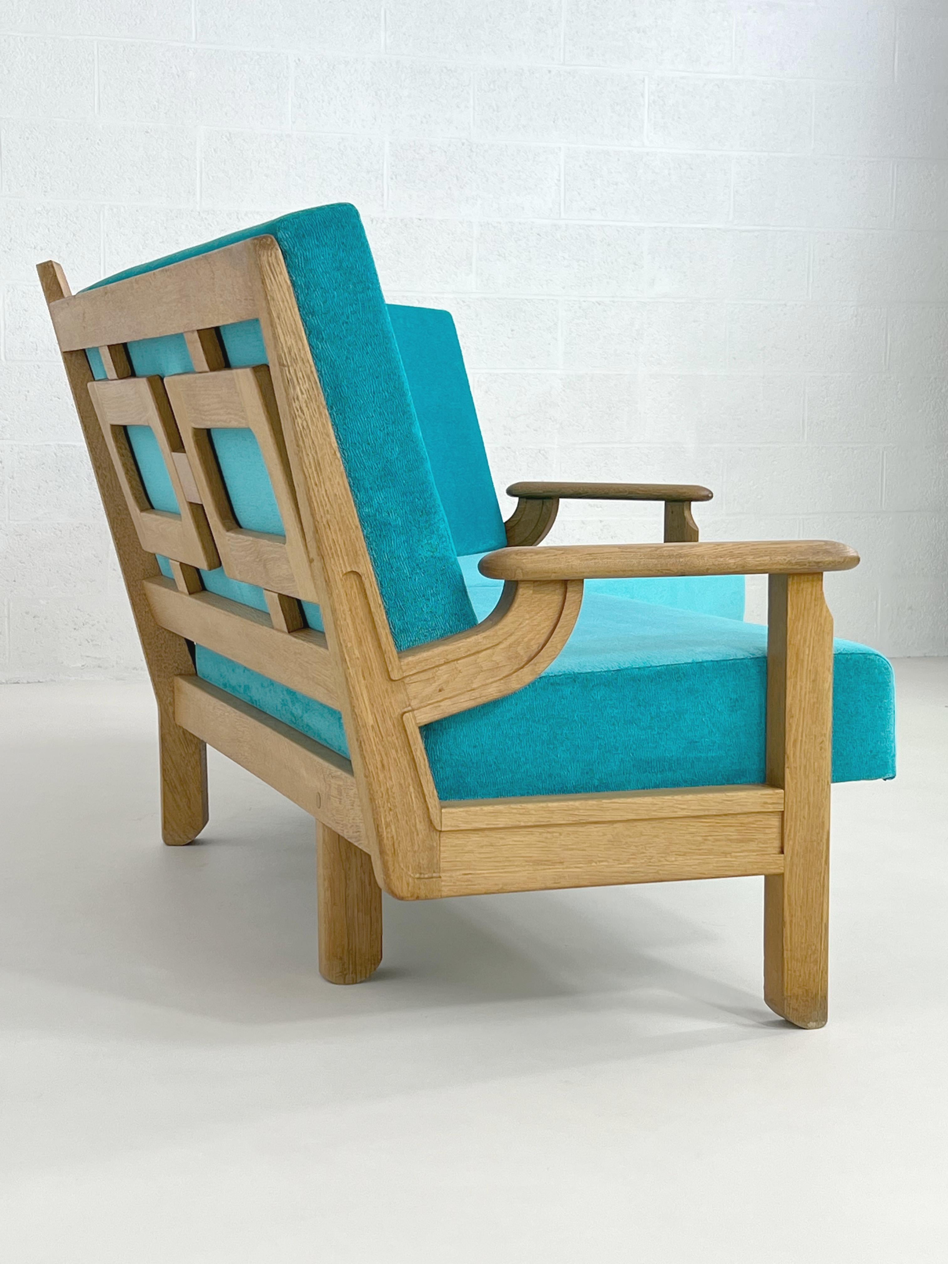 1950s - 1960s Guillerme et Chambron French Design Oak Wood Angular Curved Sofa en vente 1