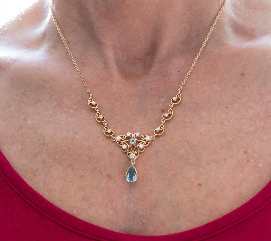 1950er Jahre Halskette aus 14 Karat Gold mit 2 Karat Aquamarin und Diamanten im Zustand „Hervorragend“ im Angebot in Hicksville, NY