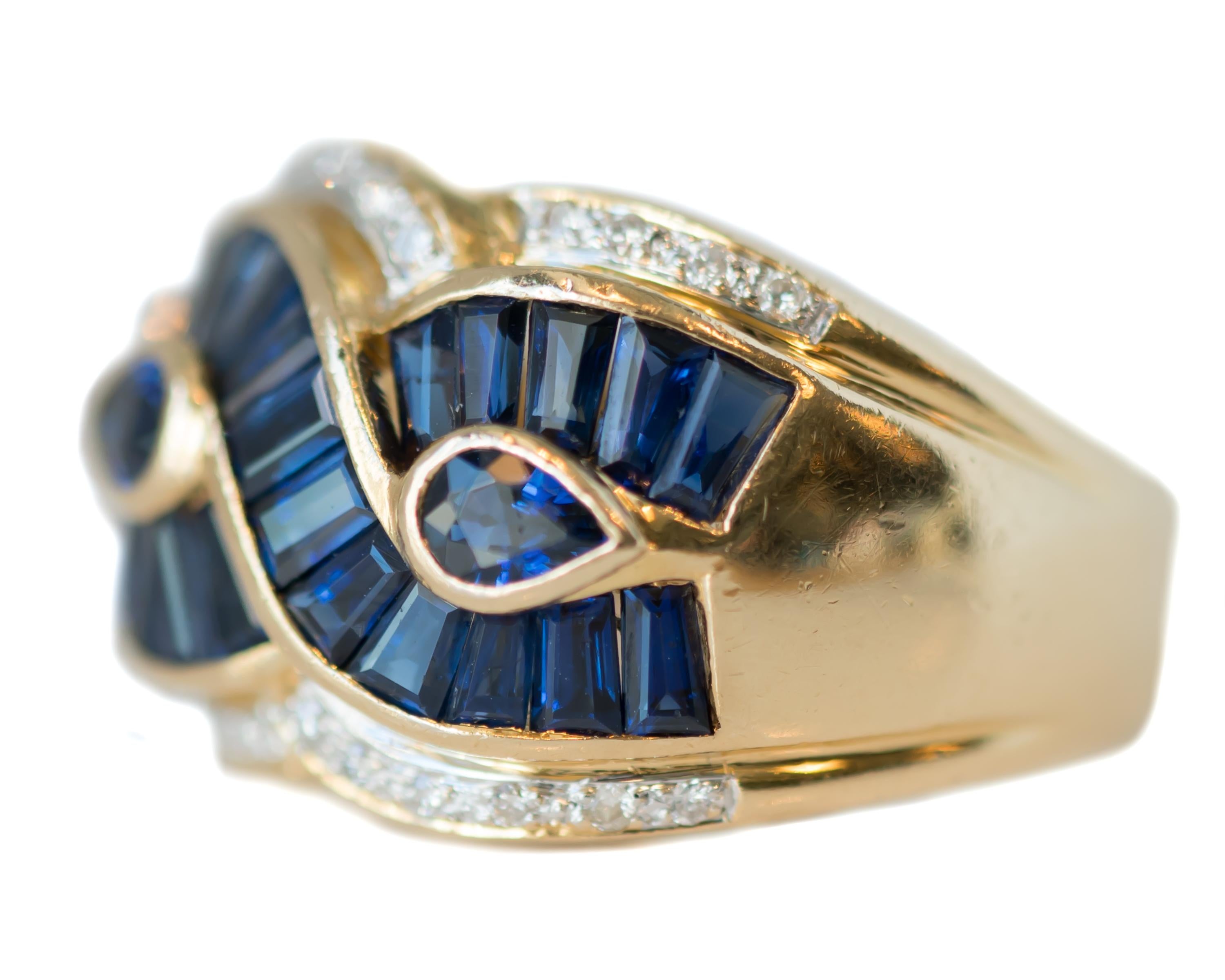 Round Cut 1950s 2 Carat Blue Sapphire, Diamond and 18 Karat Yellow Gold Cocktail Ring For Sale