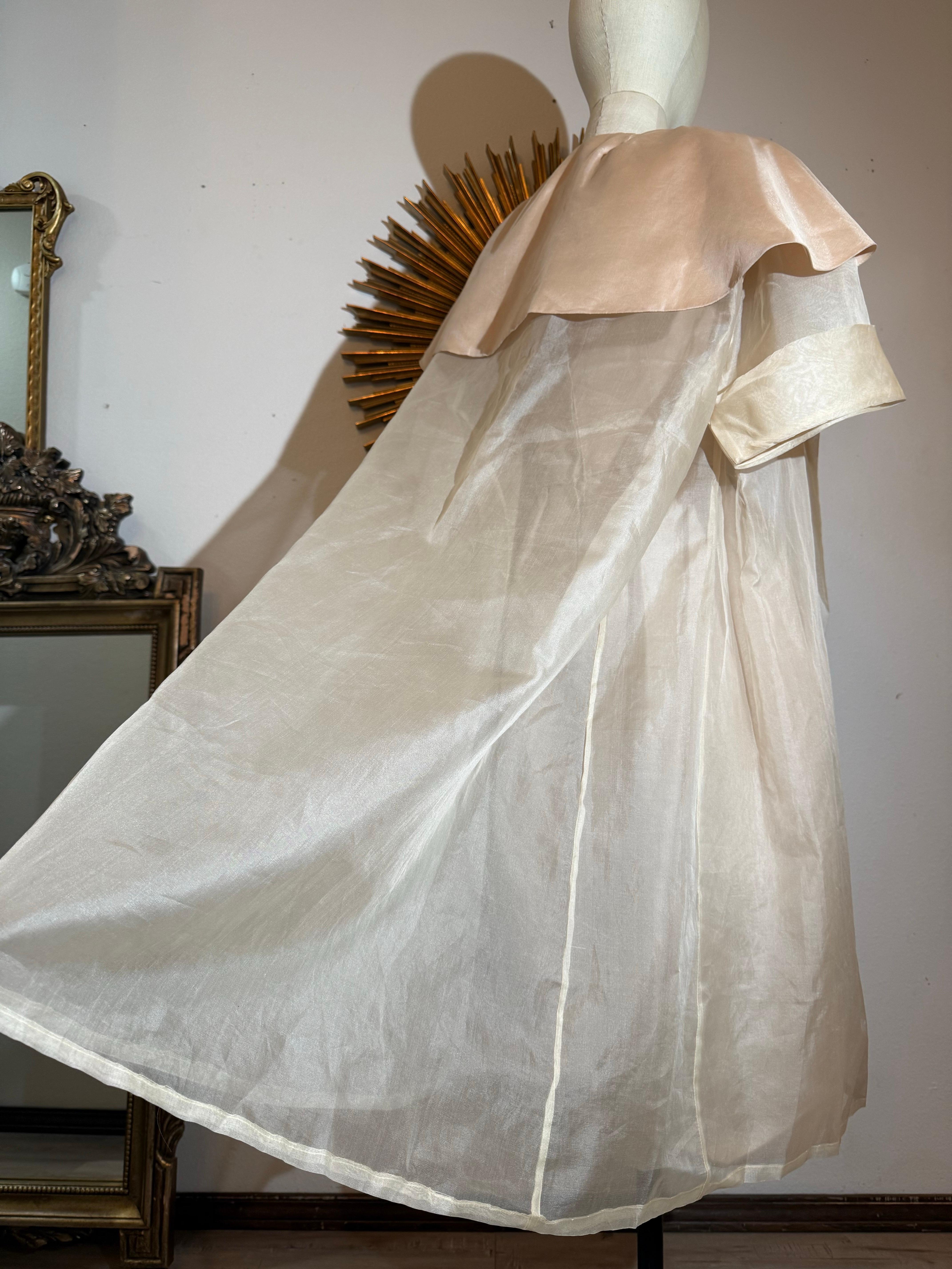 Abito 2 pezzi in organza e cappotto trasparente con colletto grande degli anni '50 in vendita 9