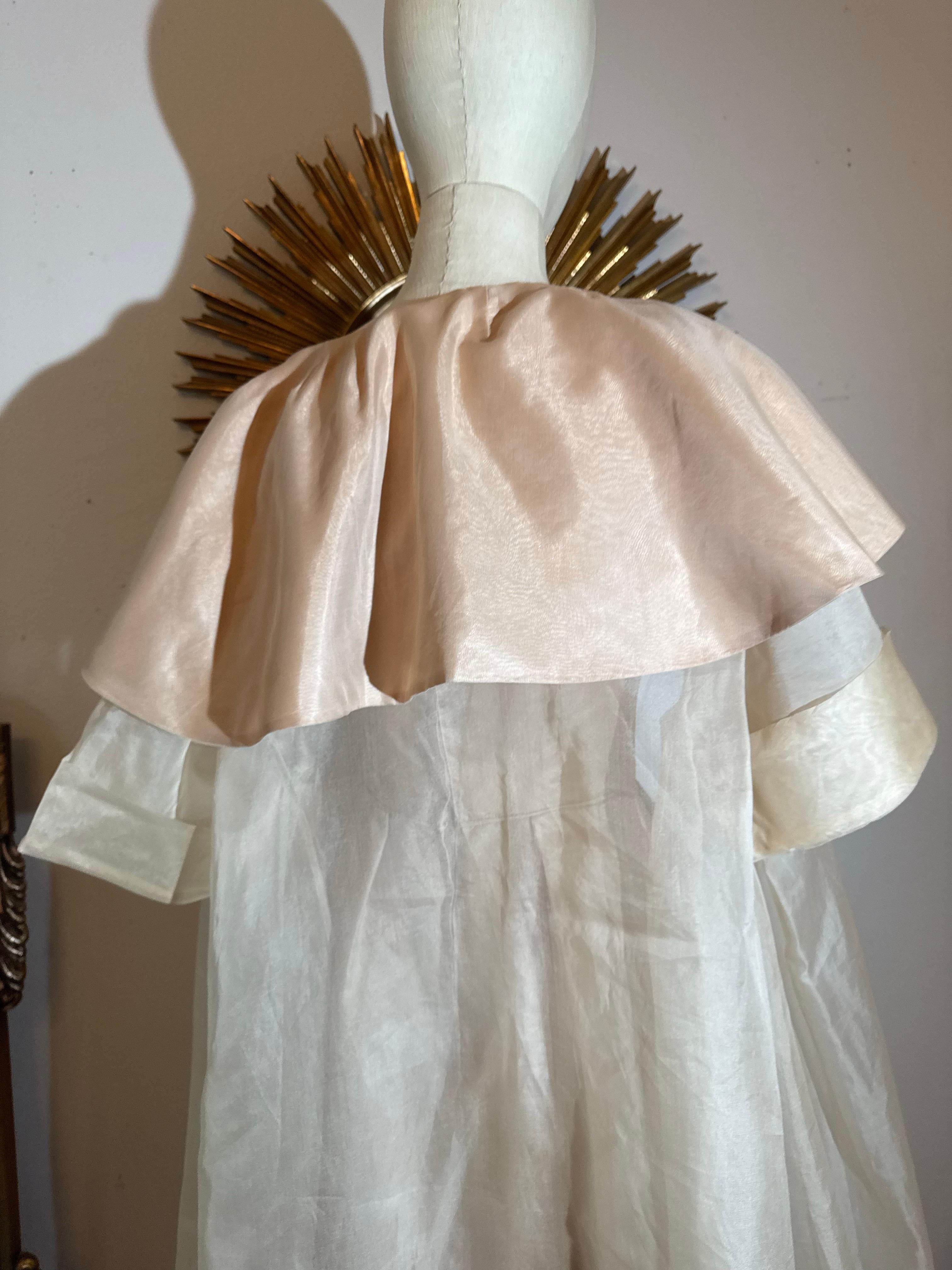 Abito 2 pezzi in organza e cappotto trasparente con colletto grande degli anni '50 in vendita 13