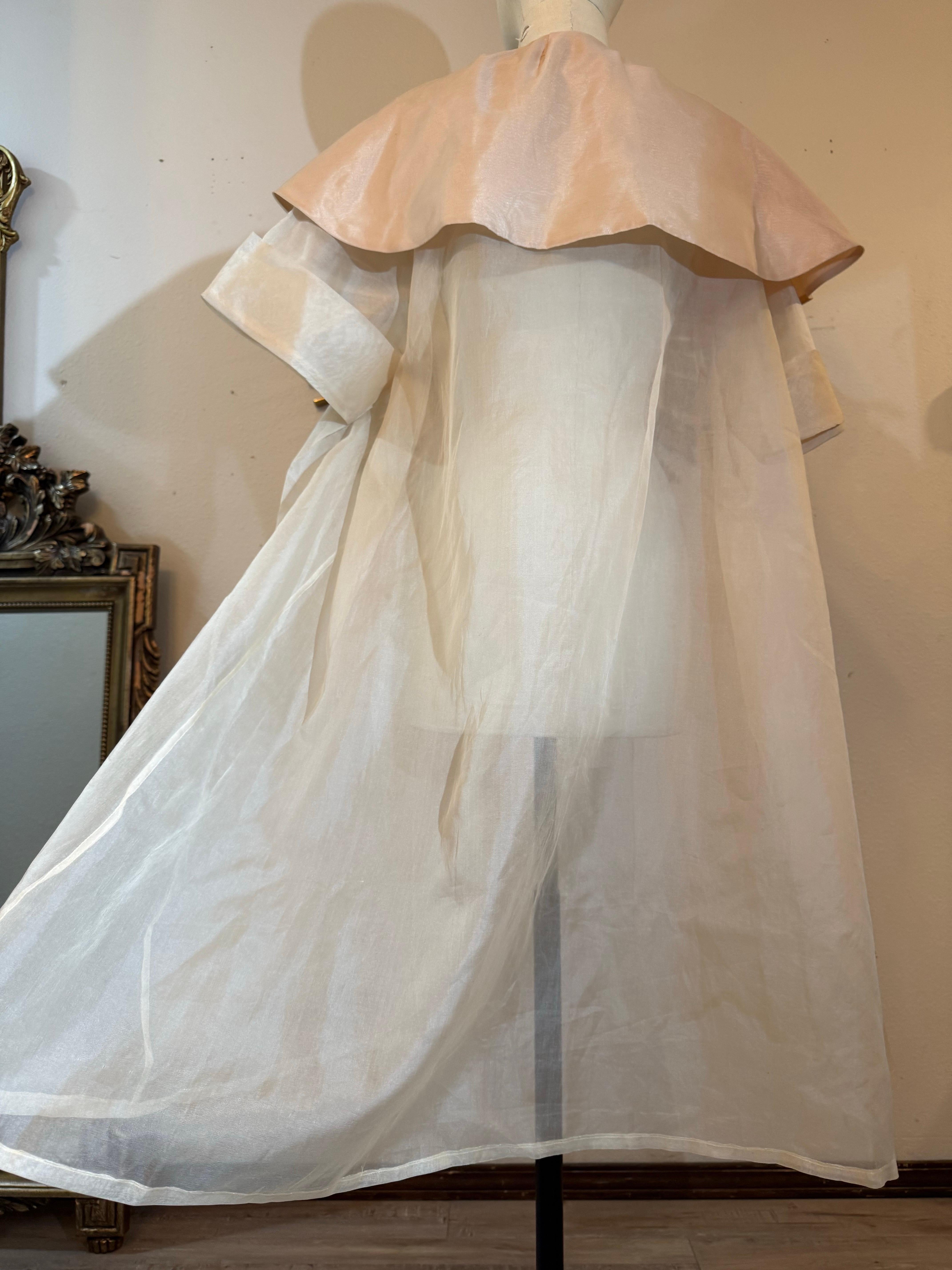 Donna Abito 2 pezzi in organza e cappotto trasparente con colletto grande degli anni '50 in vendita