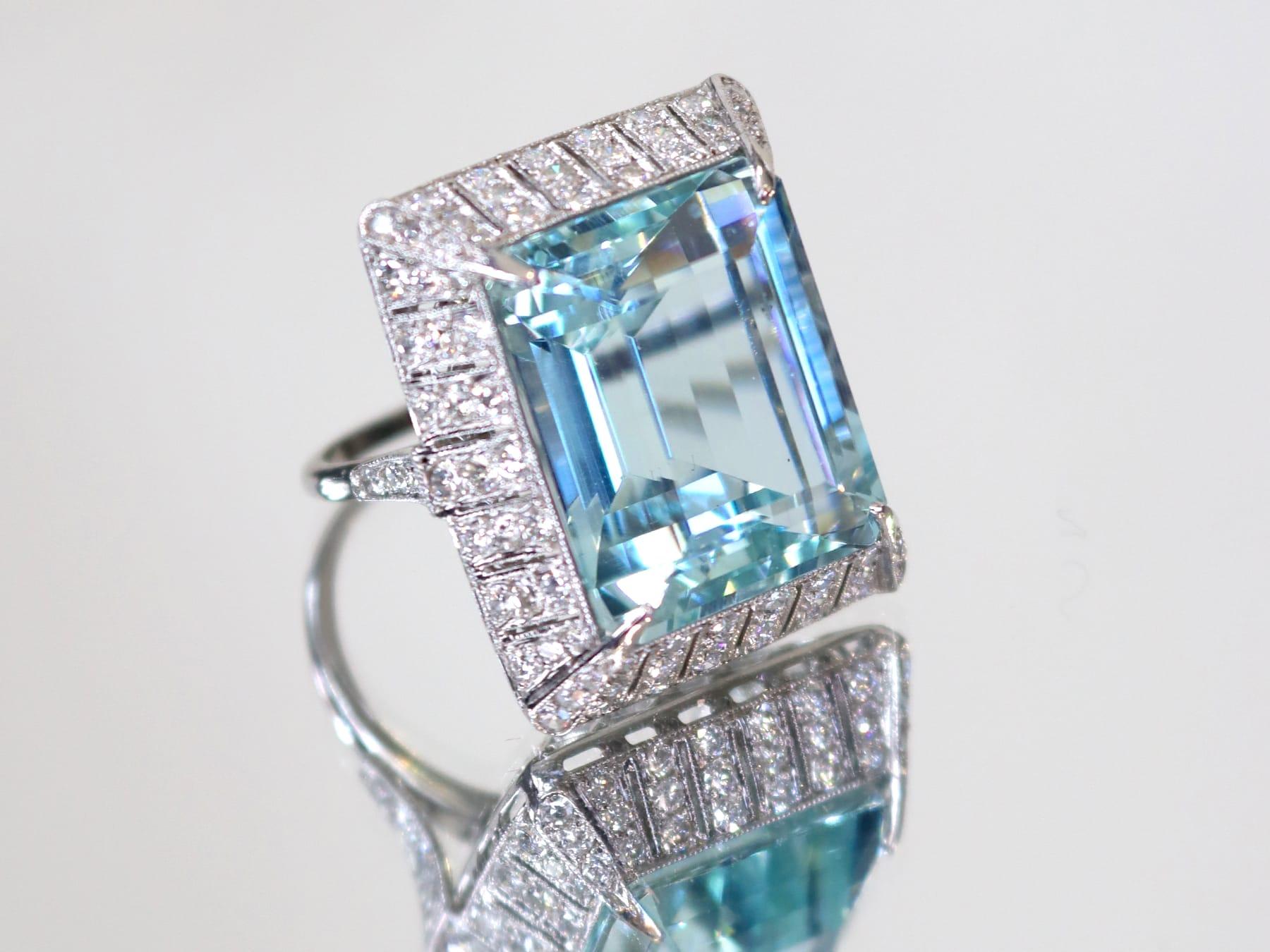 Women's or Men's 1950s 20.50Ct Emerald Cut Aquamarine and 2.15Ct Diamond Platinum Cocktail Ring For Sale