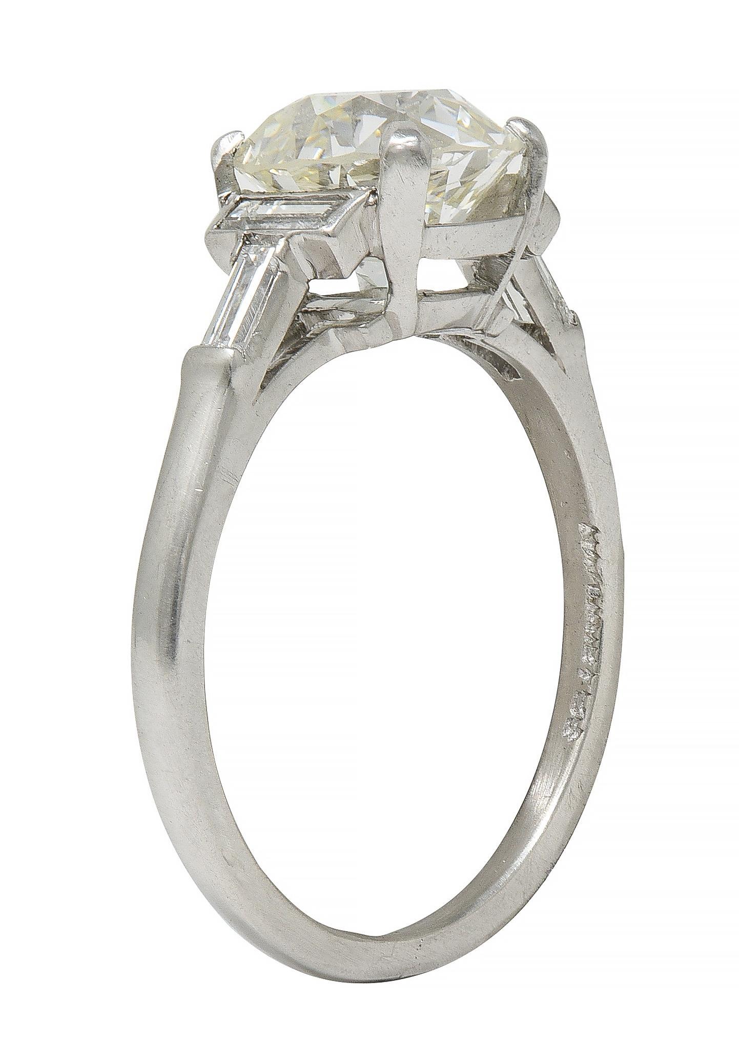 Anello di fidanzamento vintage con diamante europeo antico da 2,25 CTW e cinque pietre in platino del 1950 in vendita 4