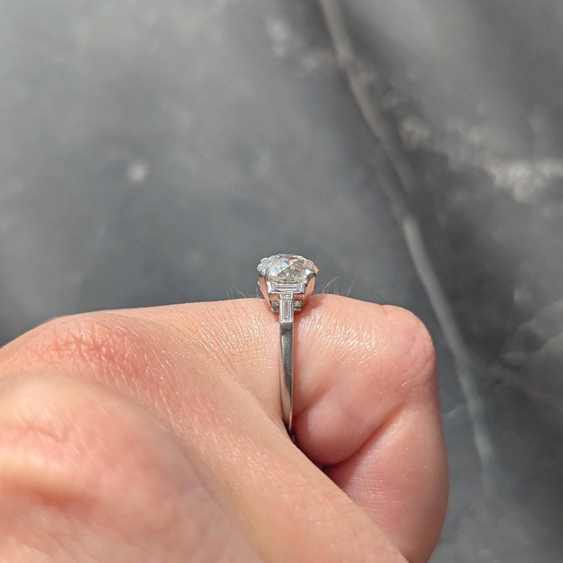 Anello di fidanzamento vintage con diamante europeo antico da 2,25 CTW e cinque pietre in platino del 1950 in vendita 7