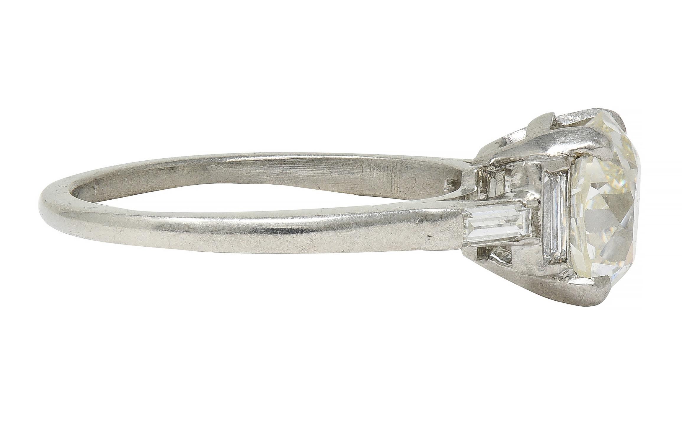 Taglio antico europeo Anello di fidanzamento vintage con diamante europeo antico da 2,25 CTW e cinque pietre in platino del 1950 in vendita