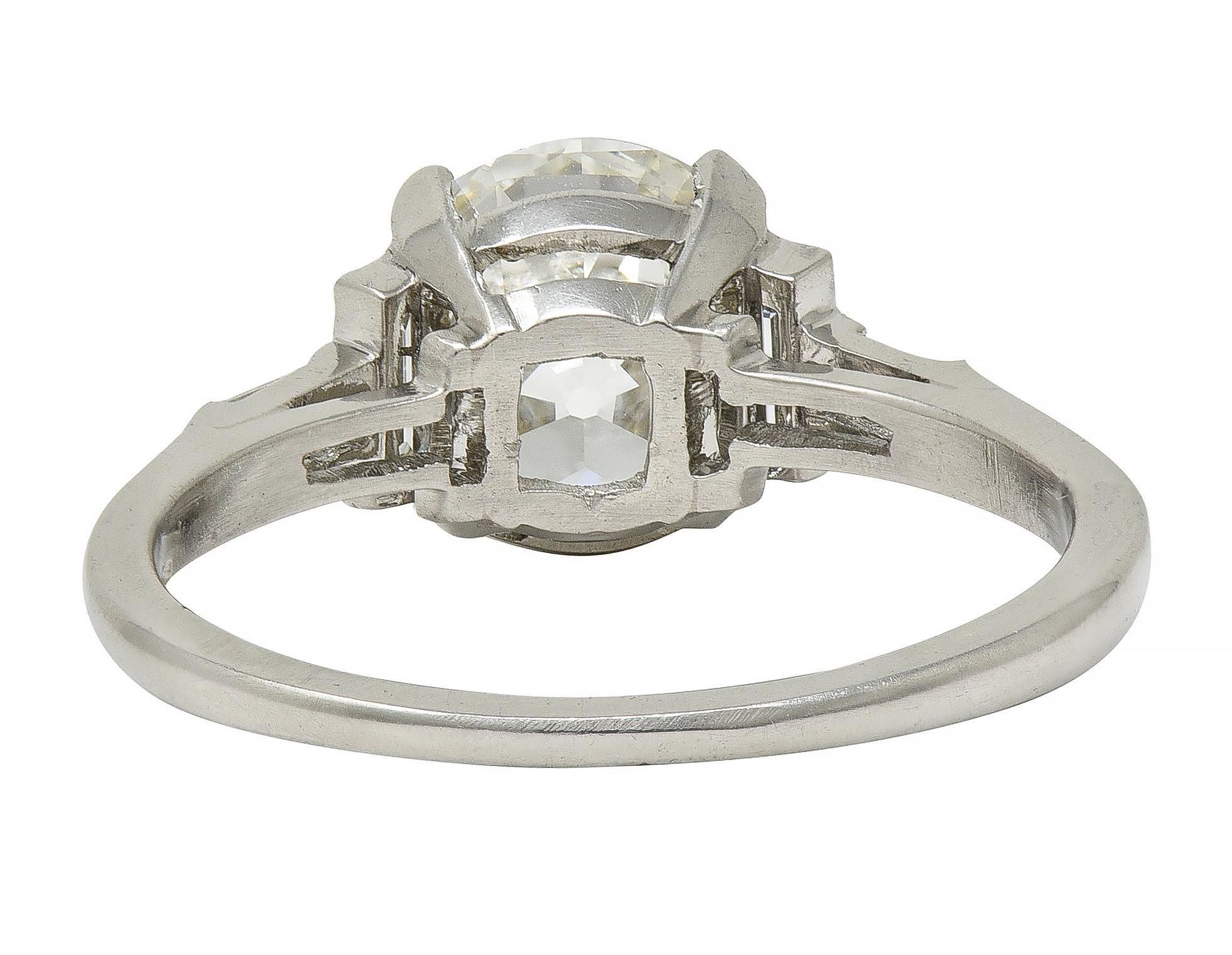 Anello di fidanzamento vintage con diamante europeo antico da 2,25 CTW e cinque pietre in platino del 1950 In condizioni ottime in vendita a Philadelphia, PA