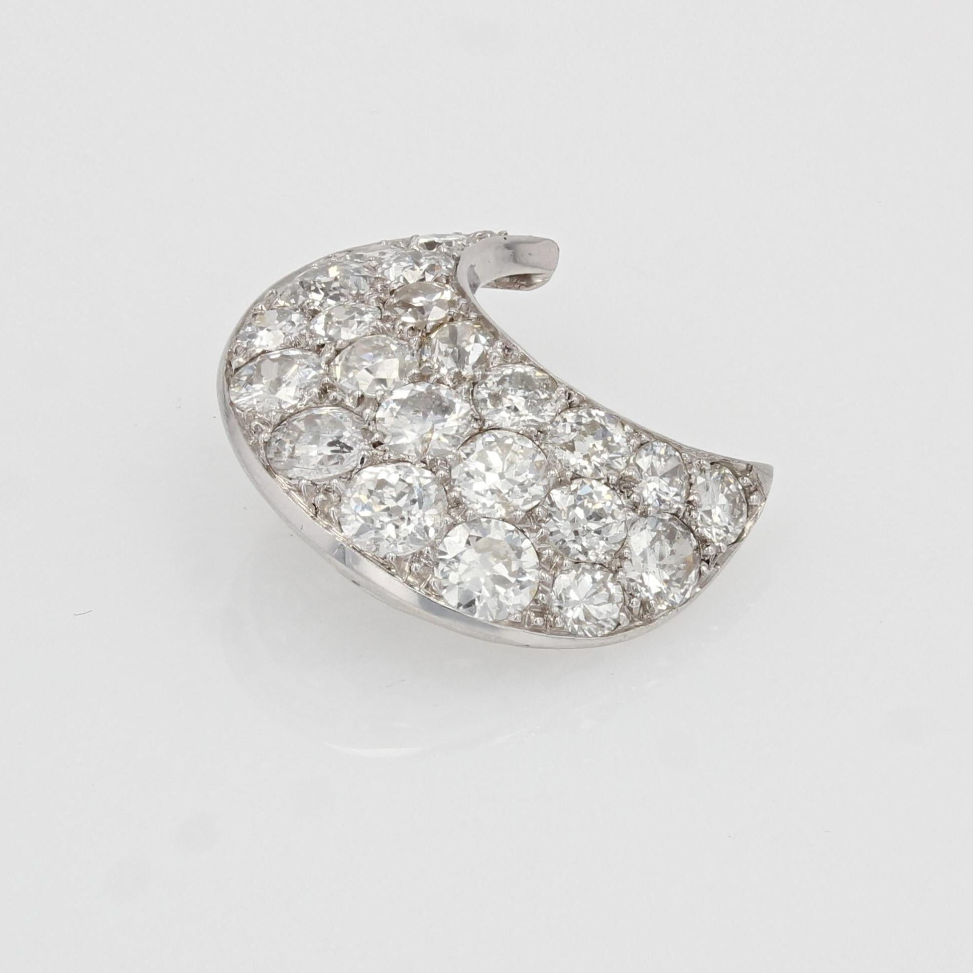 1950s, 2, 50 Carat Diamonds 18 Karat White Gold Crescent Moon Brooch In Good Condition In Poitiers, FR