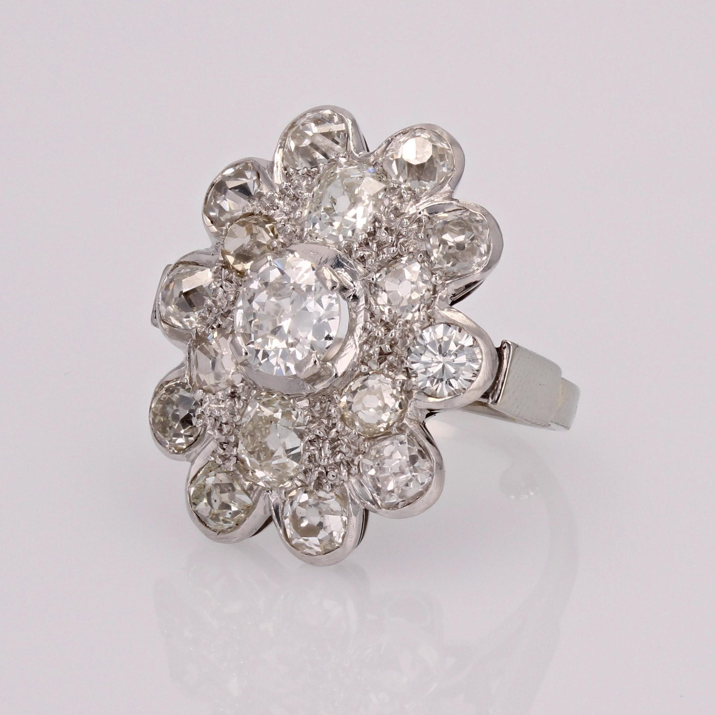 1950s 2.65 Carat Diamonds 18 Karat White Gold Flower Ring For Sale 2