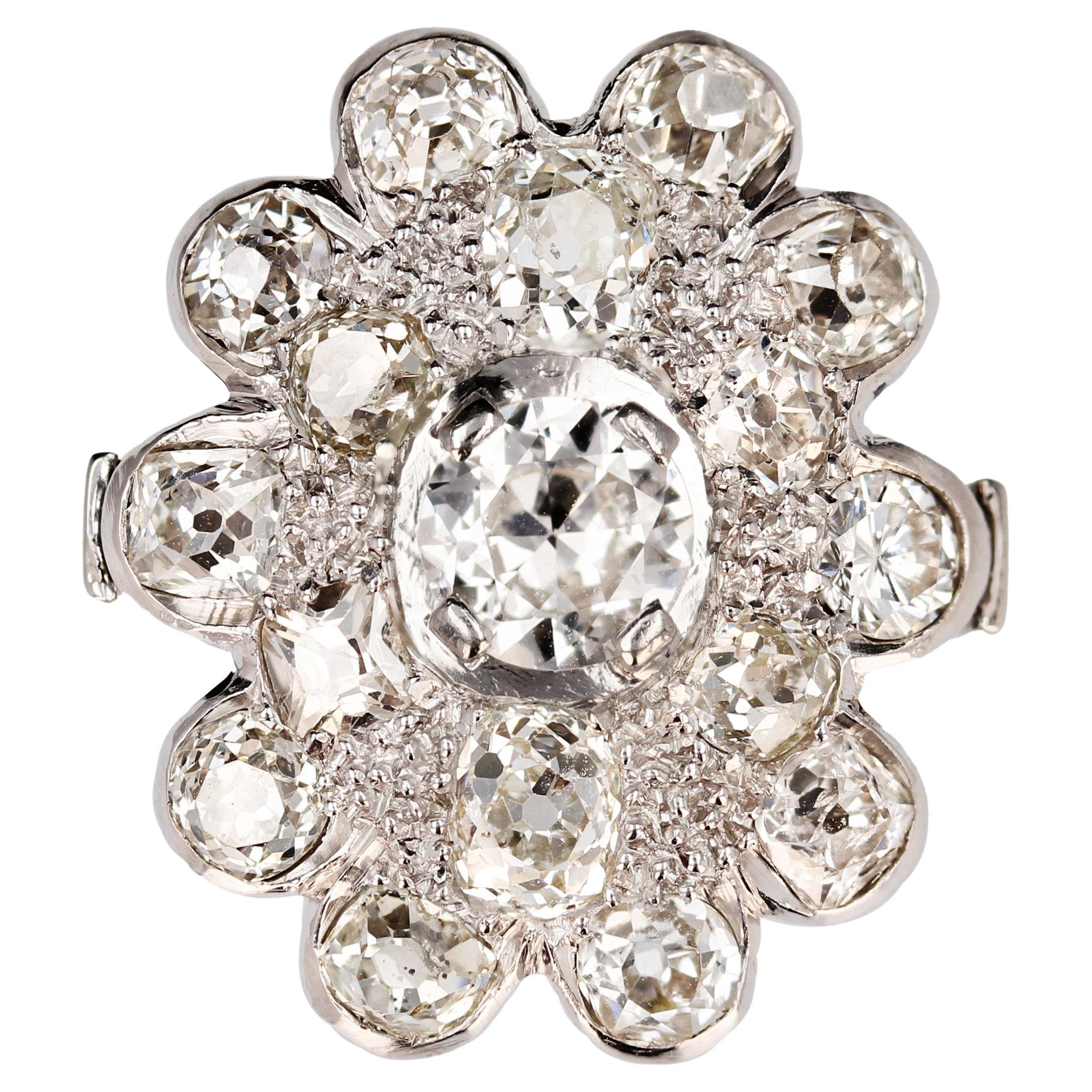 1950er Jahre 2,65 Karat Diamanten 18 Karat Weißgold Blumenring im Angebot