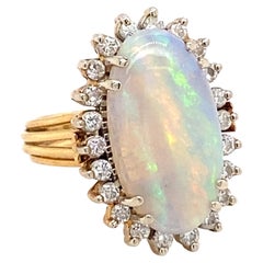 1950er Jahre Halo-Ring aus 18 Karat Gold mit 3 Karat Opal und 0,50 Karat Diamant