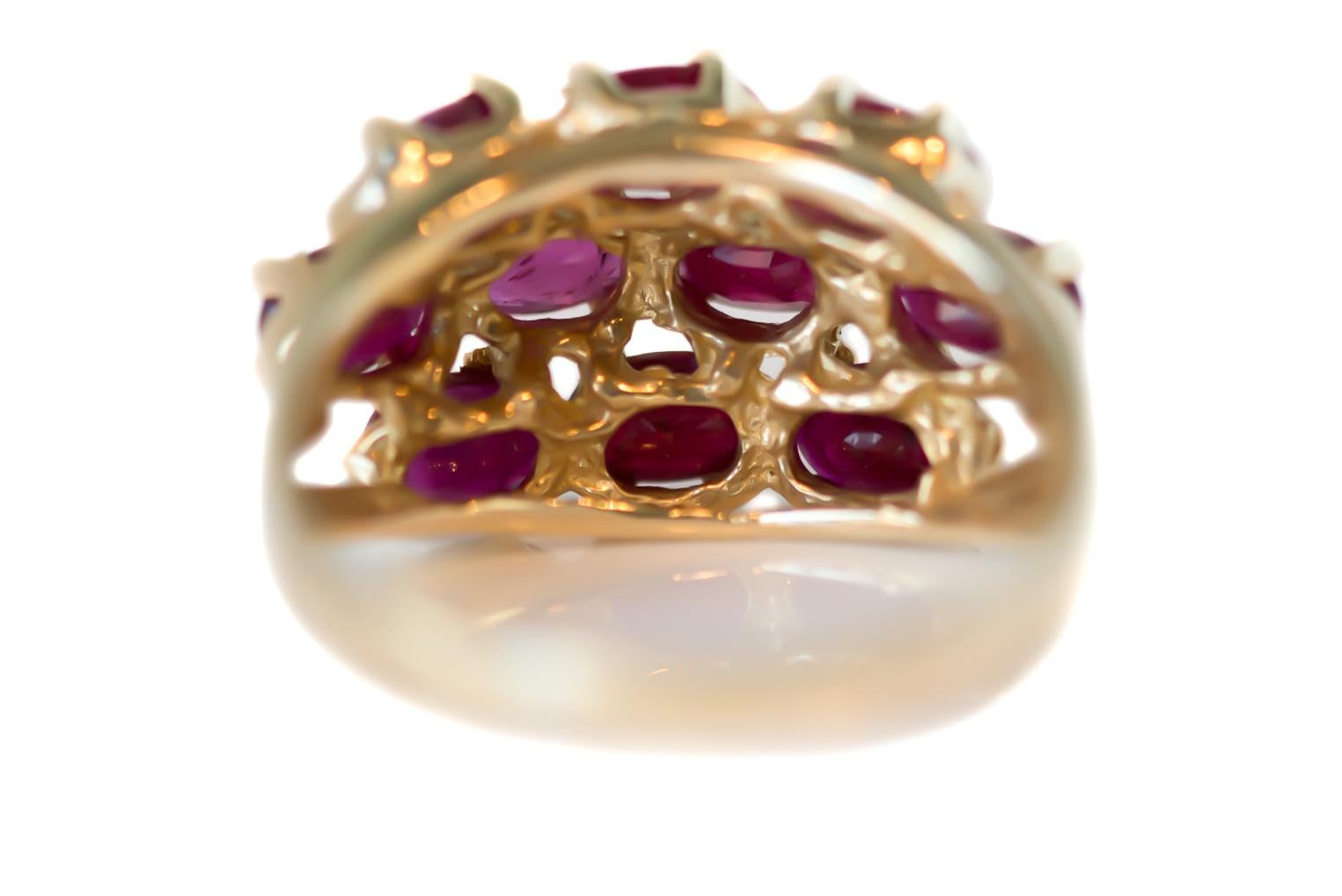 Oval Cut 1950s 3 Carat Total Ruby and 14 Karat Yellow Gold Cluster Cocktail Ring For Sale