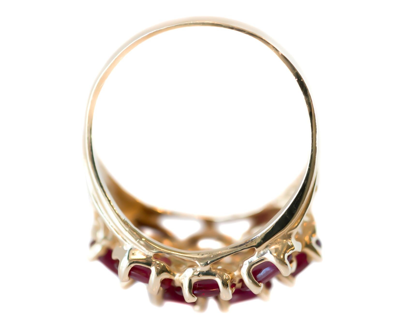 1950s 3 Carat Total Ruby and 14 Karat Yellow Gold Cluster Cocktail Ring For Sale 1