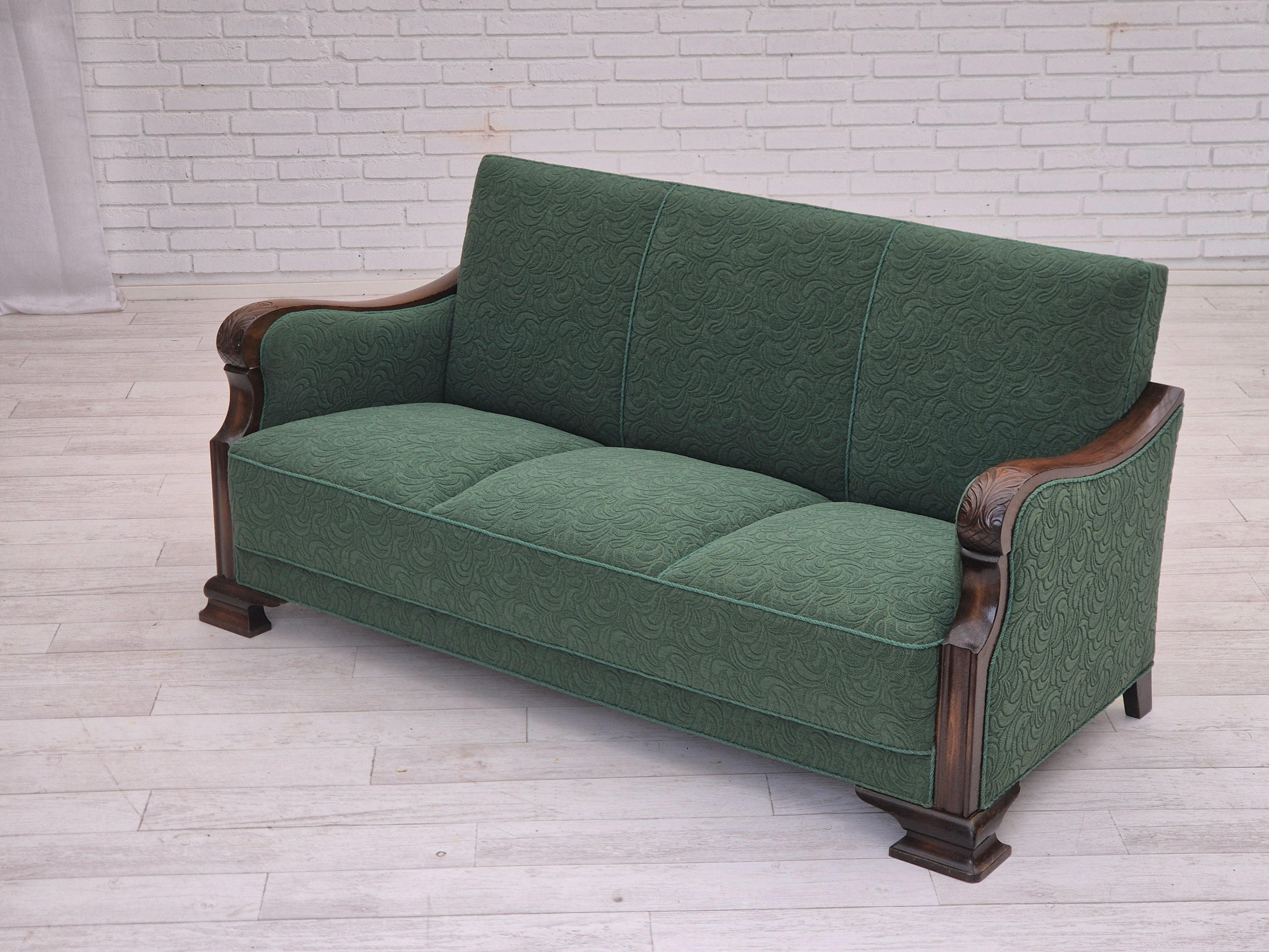 1950er Jahre, 3-sitziges Sofa, grüne Möbelmischung Wolle, Buchenholz. im Angebot 4