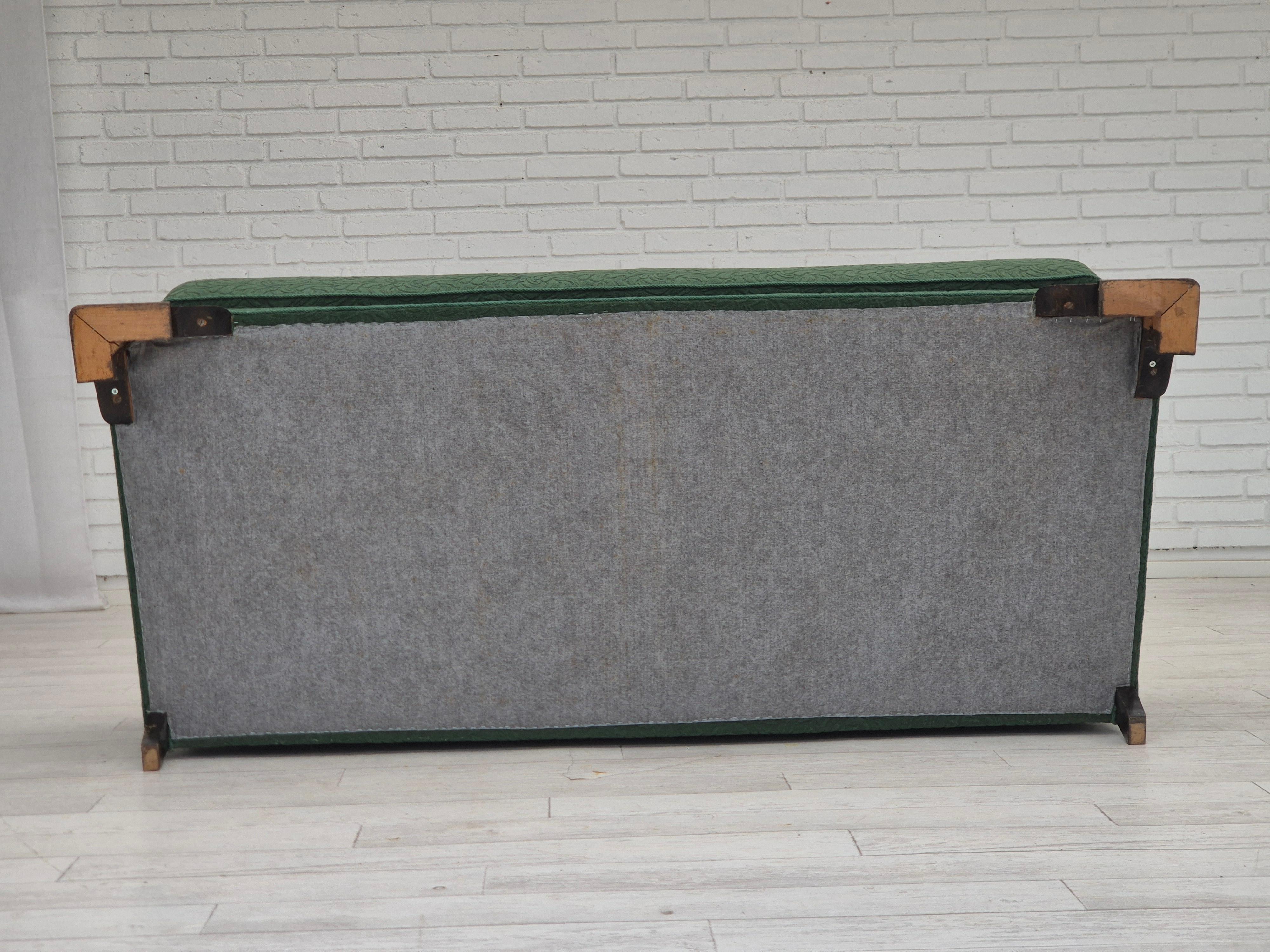 1950er Jahre, 3-sitziges Sofa, grüne Möbelmischung Wolle, Buchenholz. im Angebot 5