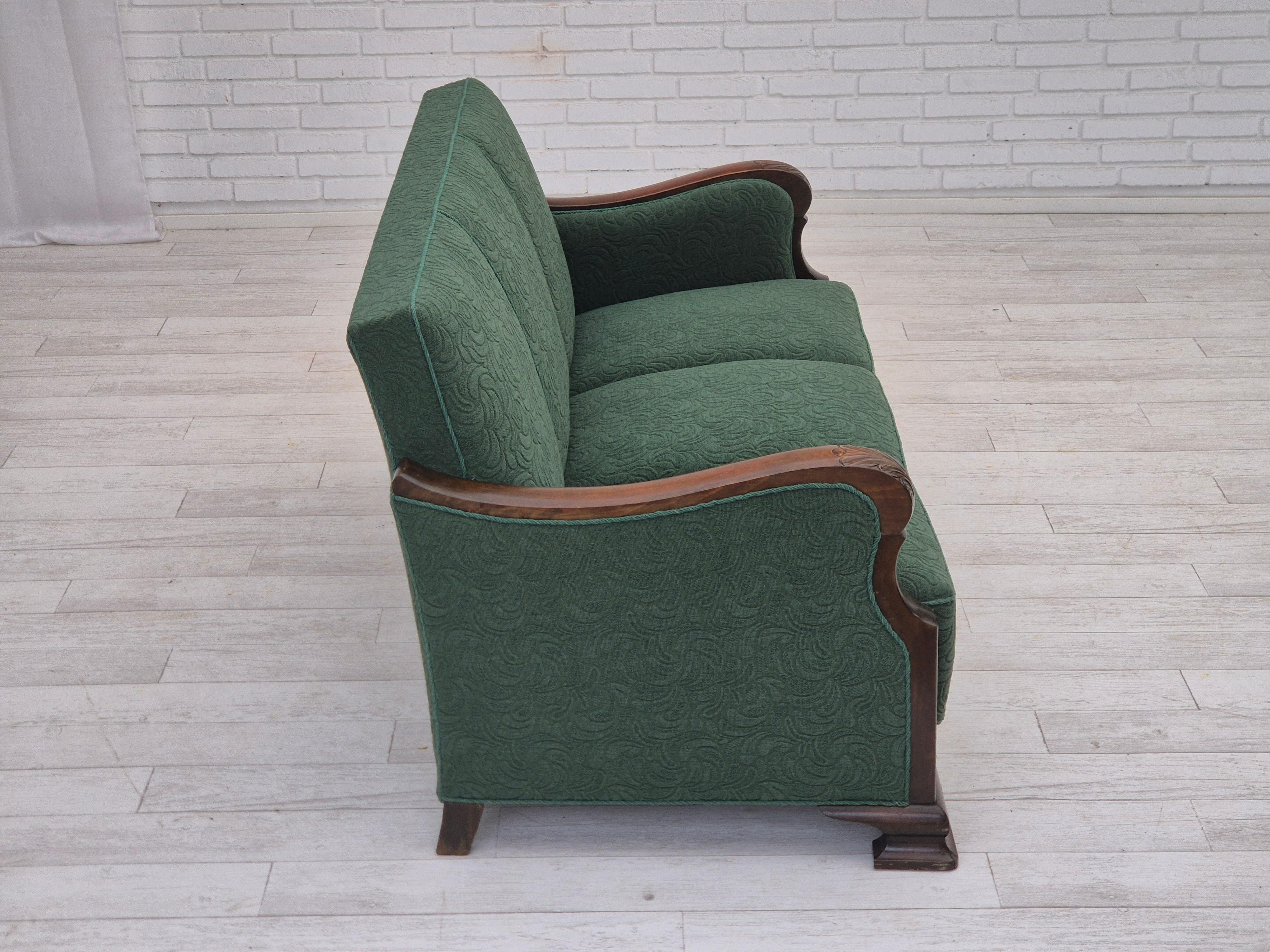 1950er Jahre, 3-sitziges Sofa, grüne Möbelmischung Wolle, Buchenholz. im Zustand „Gut“ im Angebot in Tarm, 82