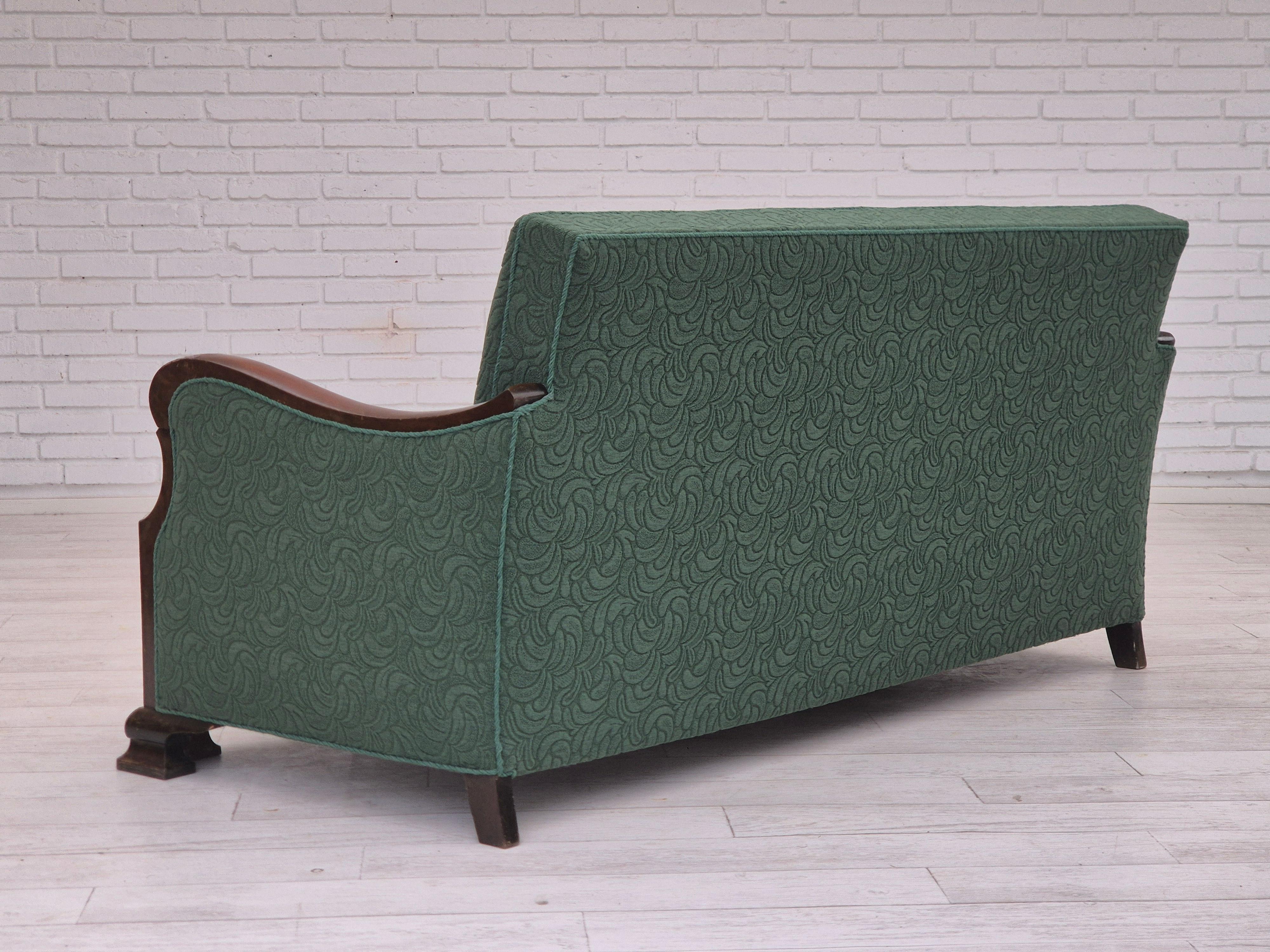 1950er Jahre, 3-sitziges Sofa, grüne Möbelmischung Wolle, Buchenholz. im Angebot 2