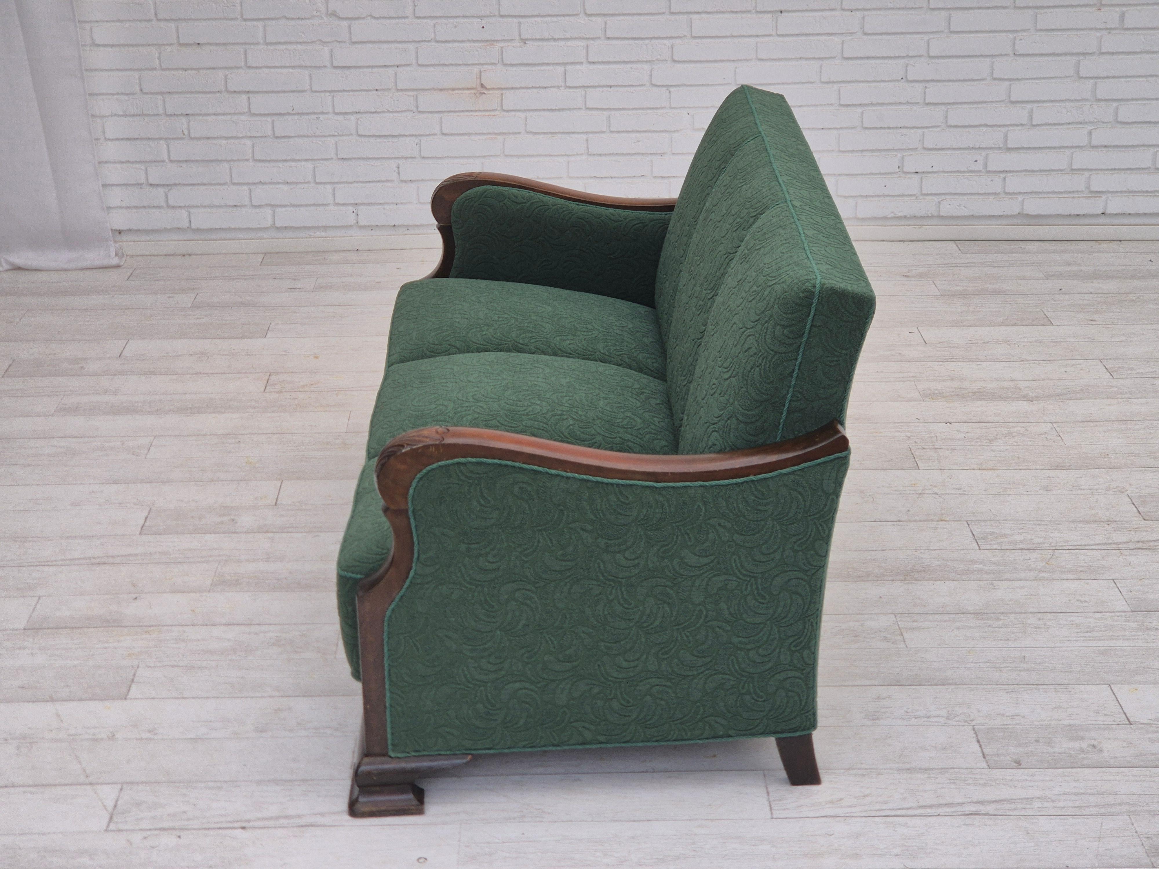 1950er Jahre, 3-sitziges Sofa, grüne Möbelmischung Wolle, Buchenholz. im Angebot 3