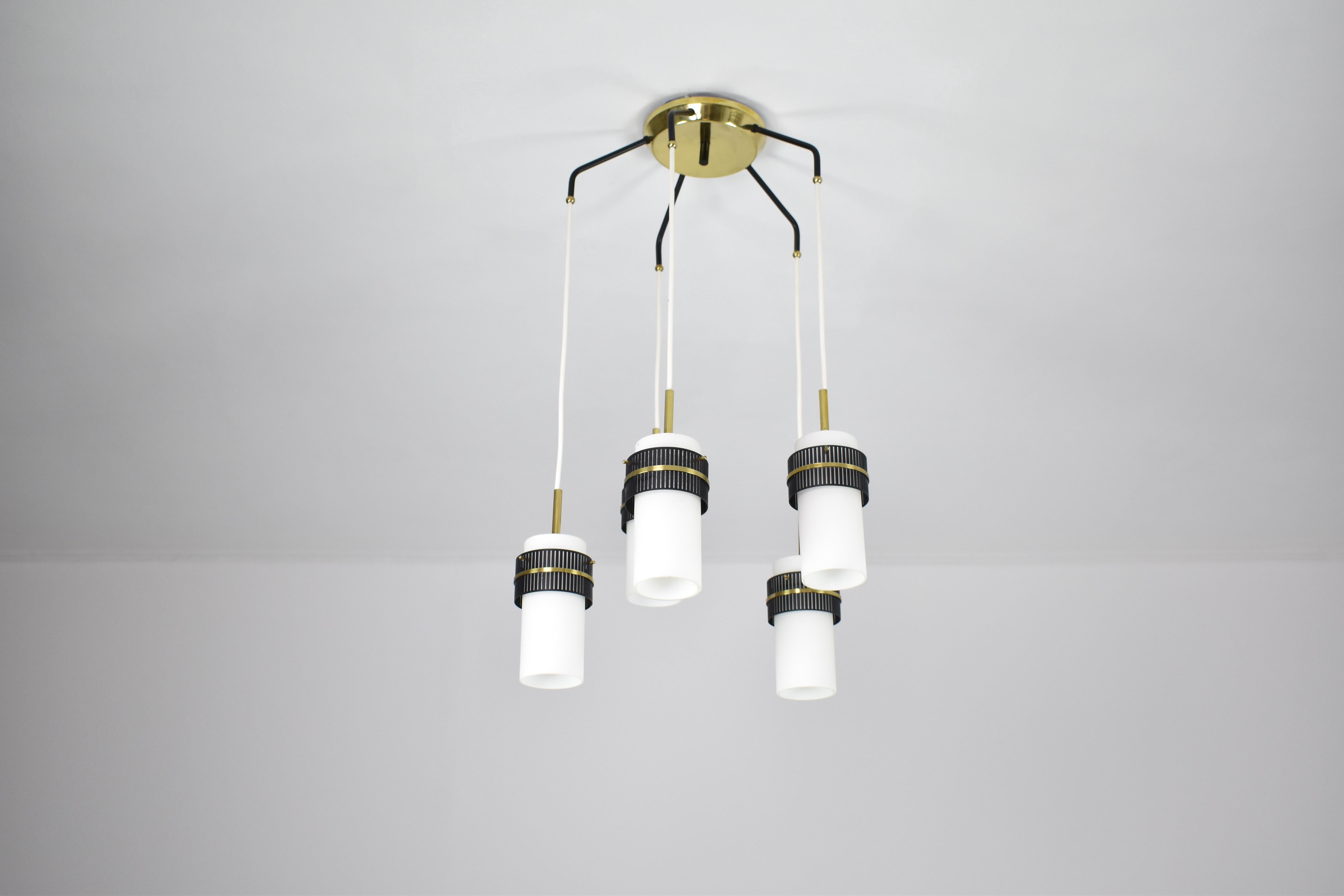 Laiton Pendentif en verre à 5 lumières des années 1950 par Stilnovo en vente