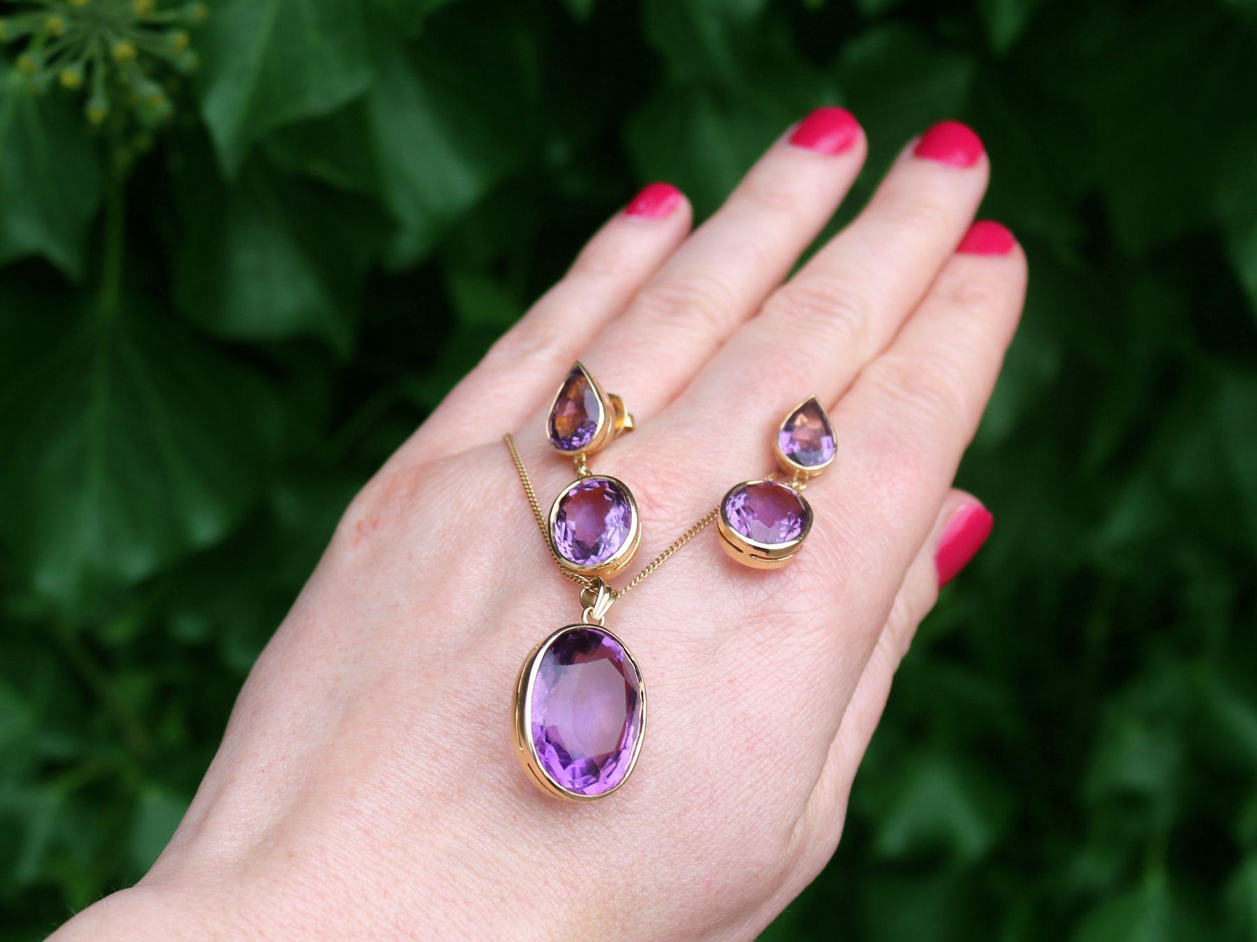A fine and impressive vintage 42.91 carat amethyst and 18 karat yellow gold earring and necklace set; part of our diverse vintage jewellery and estate jewelry collections

This fine and impressive vintage amethyst jewellery set has been crafted in