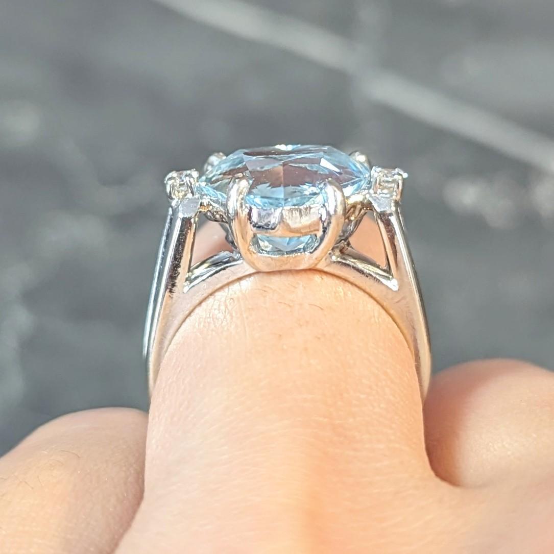 1950er Jahre Herz-Dreisteinring aus 14 Karat Weißgold mit 4,80 Karat Aquamarin und Diamant 9