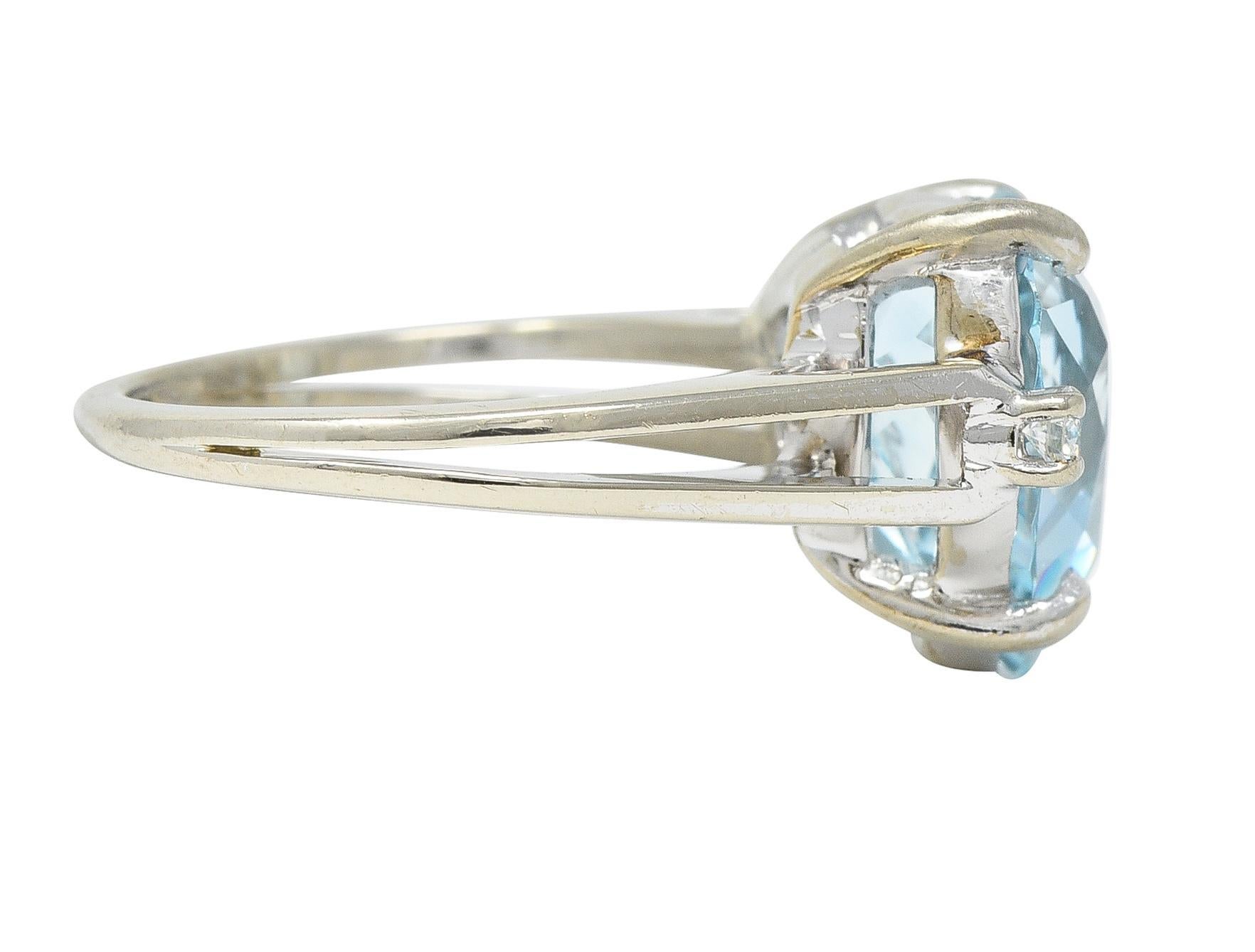 1950er Jahre Herz-Dreisteinring aus 14 Karat Weißgold mit 4,80 Karat Aquamarin und Diamant (Herzschliff)