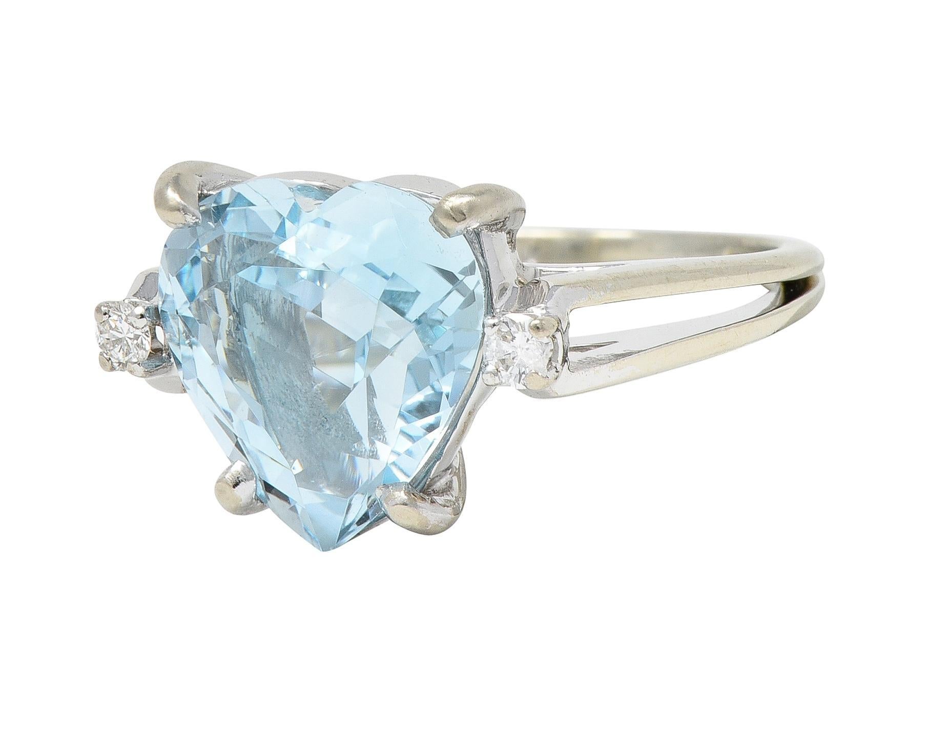 1950er Jahre Herz-Dreisteinring aus 14 Karat Weißgold mit 4,80 Karat Aquamarin und Diamant 1
