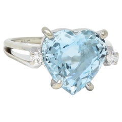 1950er Jahre Herz-Dreisteinring aus 14 Karat Weißgold mit 4,80 Karat Aquamarin und Diamant