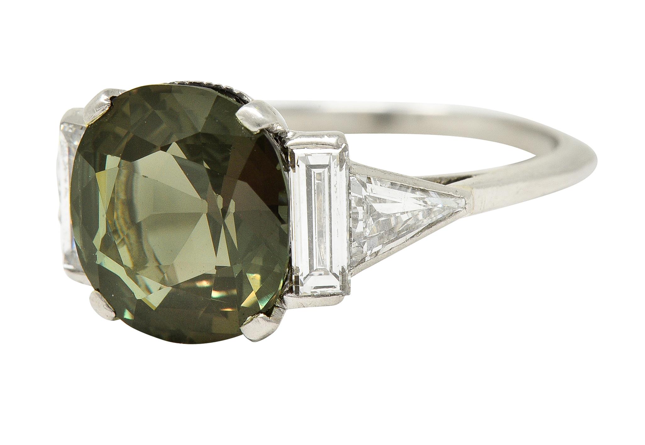 1950s 4.84 Carats Ceylon Alexandrite Diamond Platinum Geometric Gemstone Ring For Sale 2