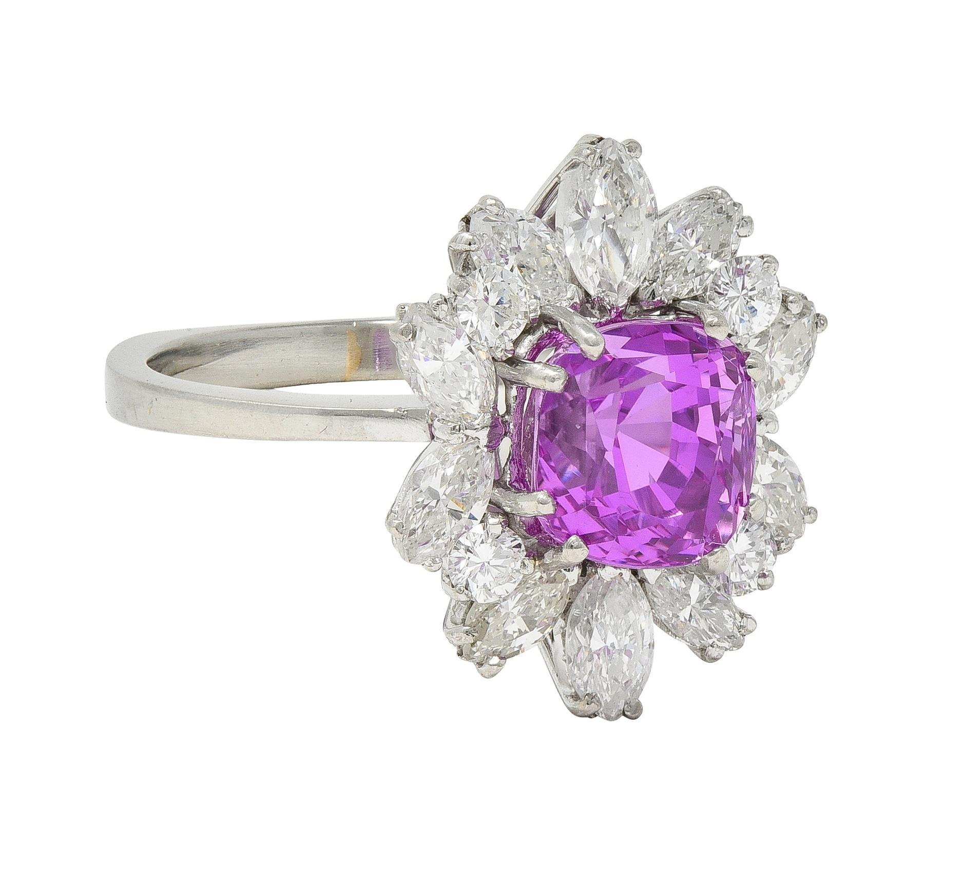Taglio cuscino Anello a grappolo vintage in platino con zaffiro rosa di Ceylon da 5,44 CTW del 1950, GIA in vendita