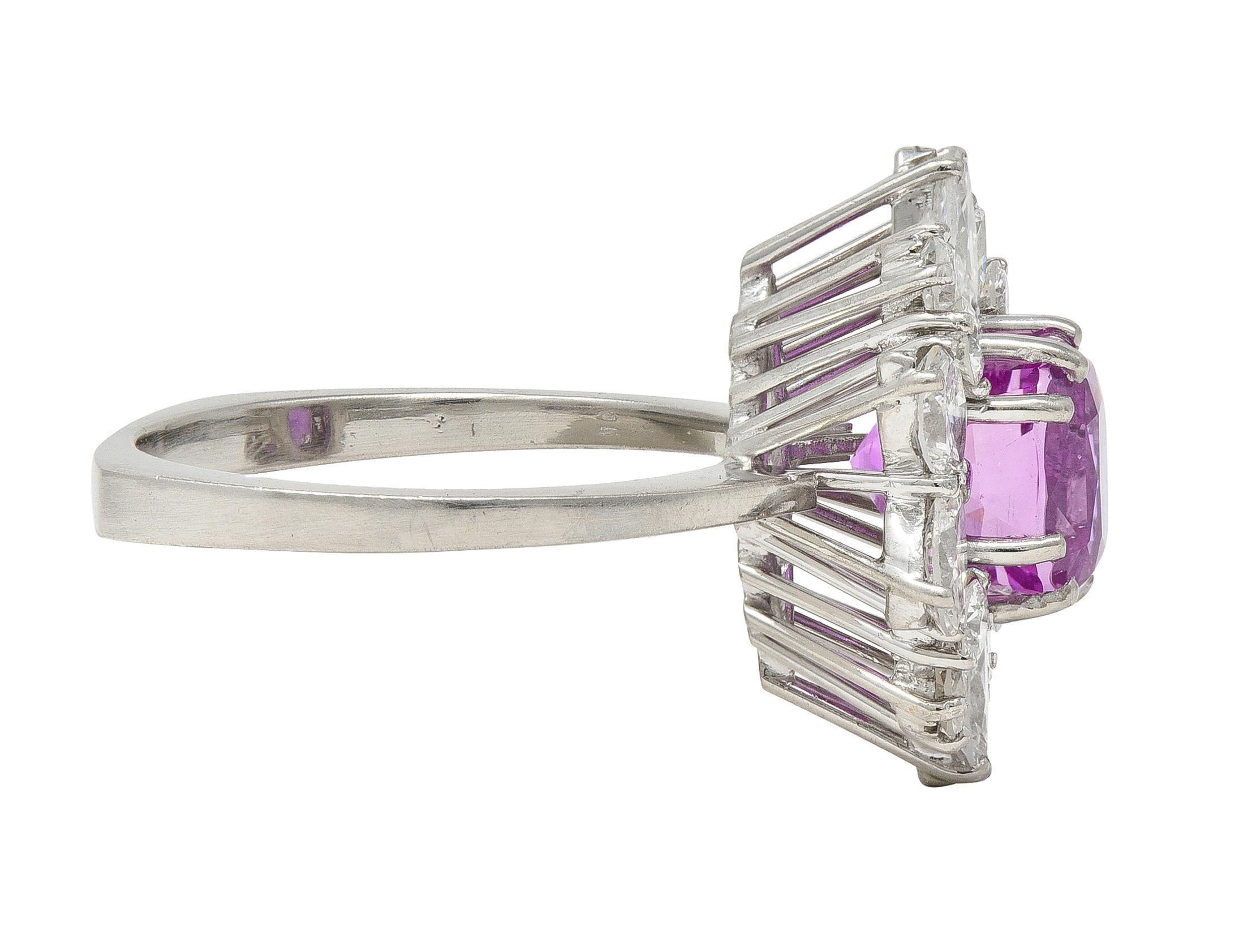 Anello a grappolo vintage in platino con zaffiro rosa di Ceylon da 5,44 CTW del 1950, GIA In condizioni ottime in vendita a Philadelphia, PA