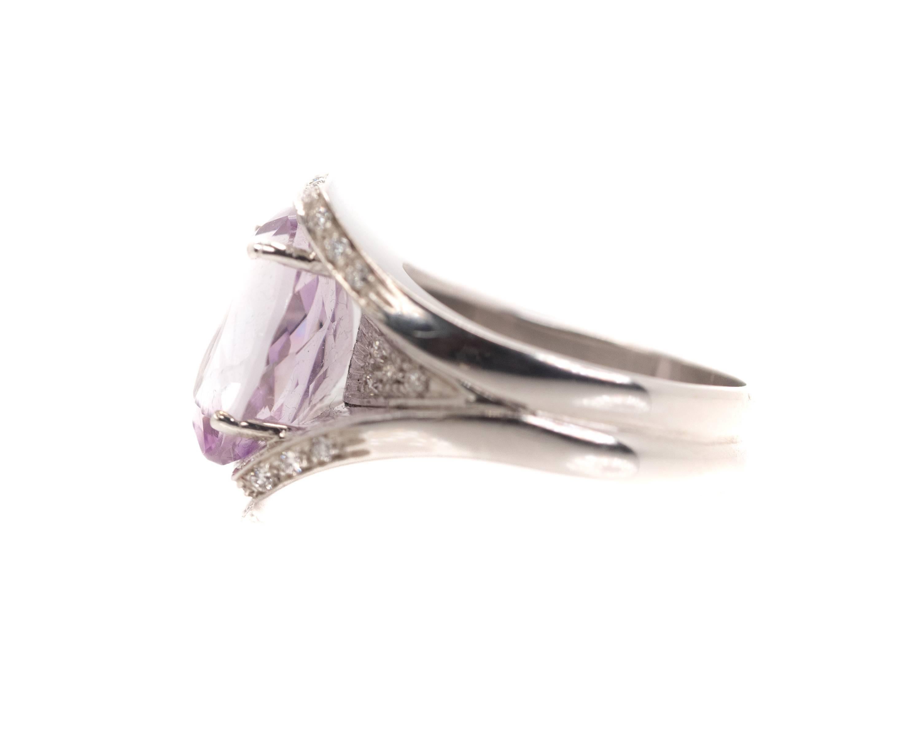 Retro 1950s 5.5 Carat Kunzite and 0.60 Carat Diamond 18 Karat White Gold Ring