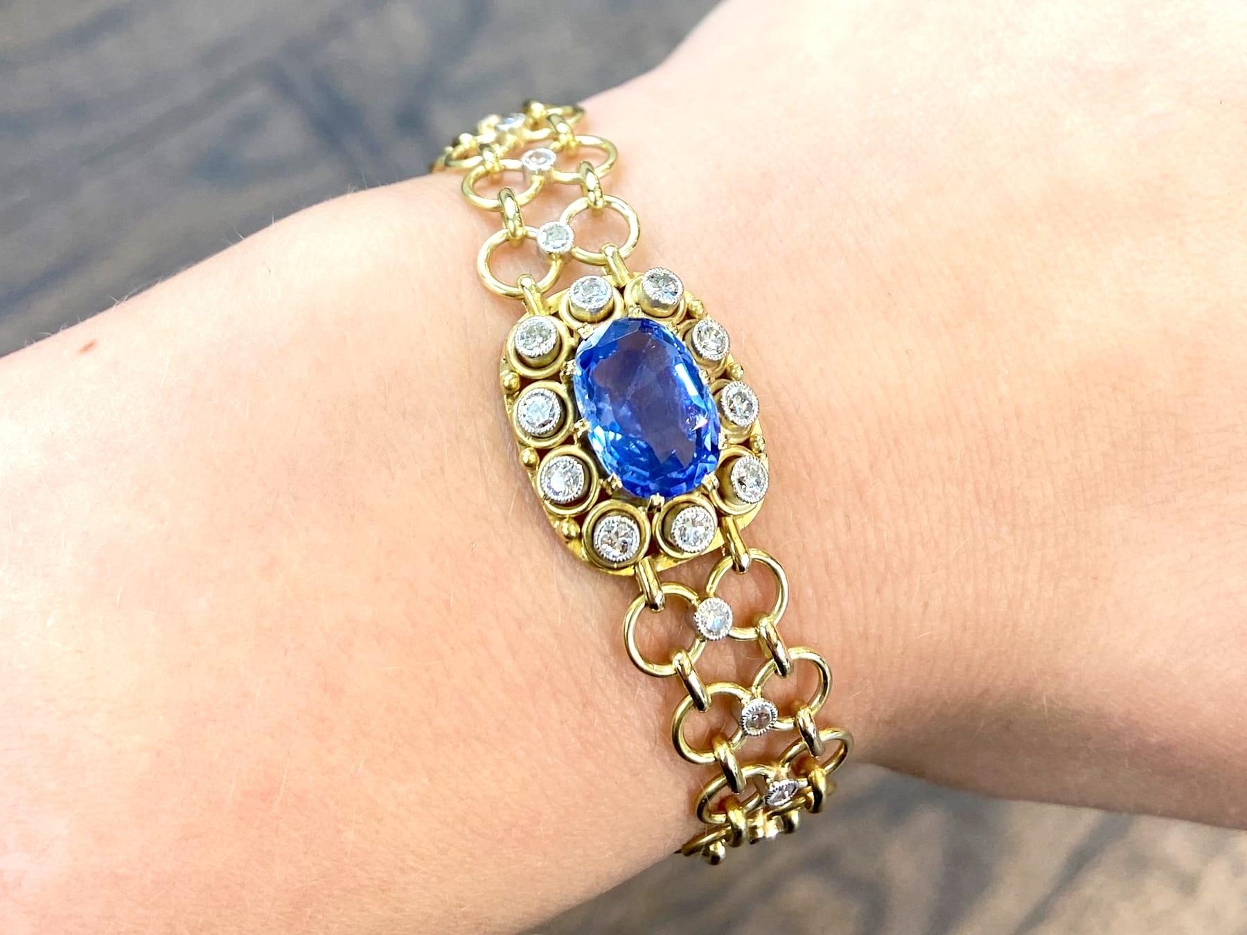 1950er Jahre 12k Gelbgold-Armband mit 5,72 Karat Saphir und 1,10 Karat Diamant (Ovalschliff) im Angebot