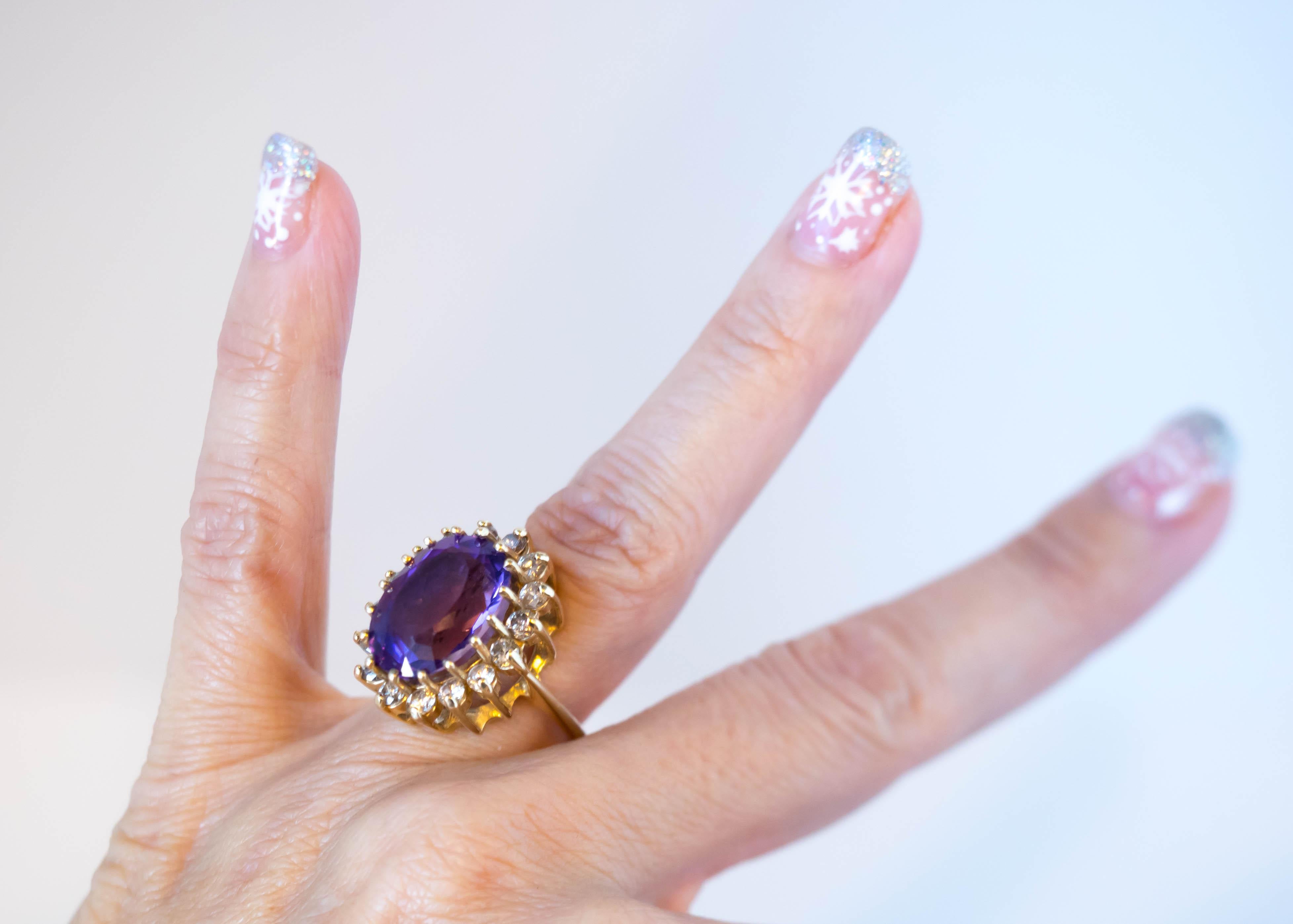 1950s 6 Carat Amethyst Ring with Diamond Halo and 14 Karat Yellow Gold In Good Condition In Atlanta, GA