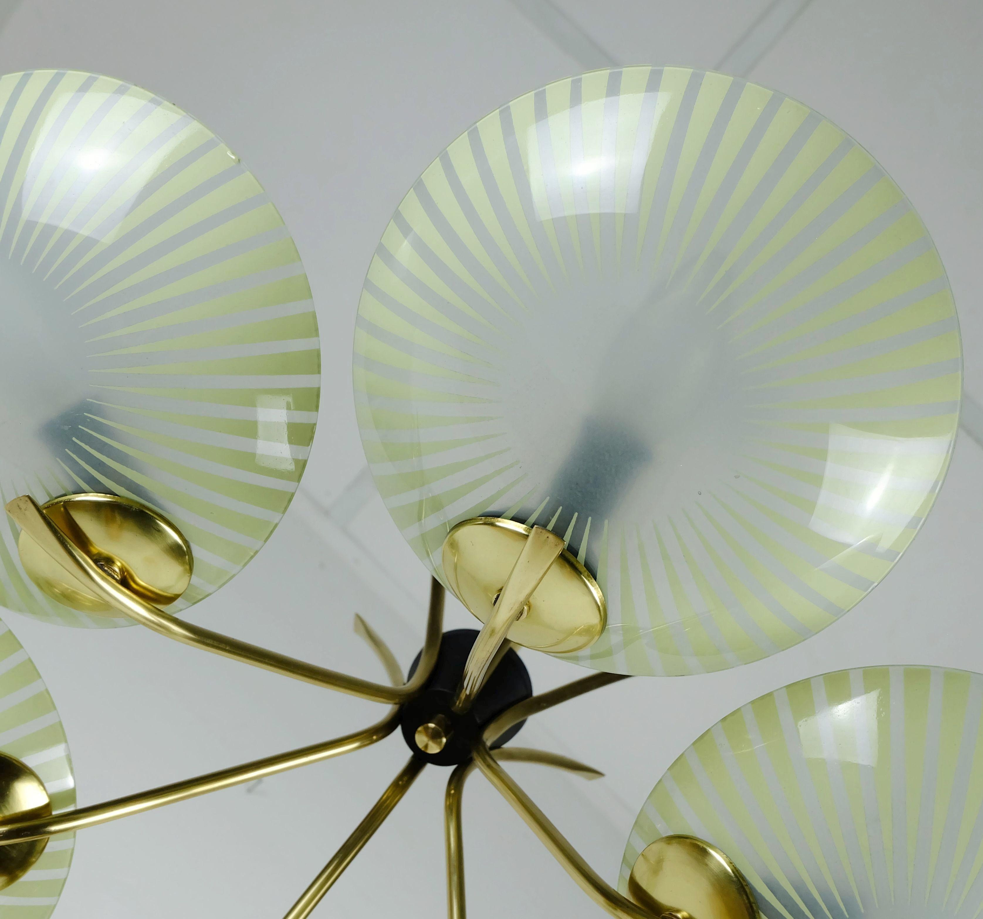 1950s 6-light mid century PENDANT LIGHT glass brass and metal In Good Condition For Sale In Mannheim, DE