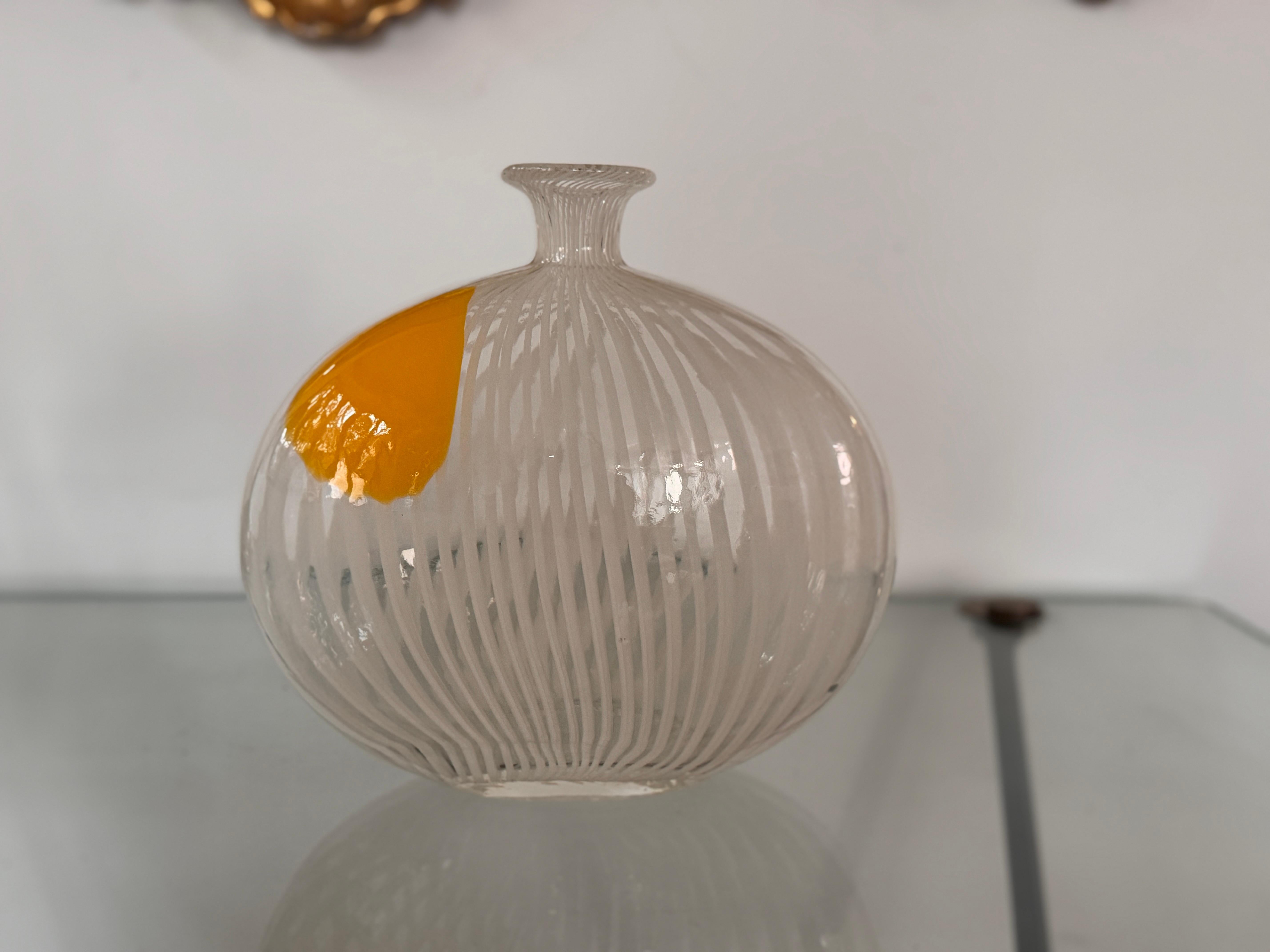 1950s–60s Murano Filigrana “Pillow” Vase, attributed to Dino Martens For Sale 2