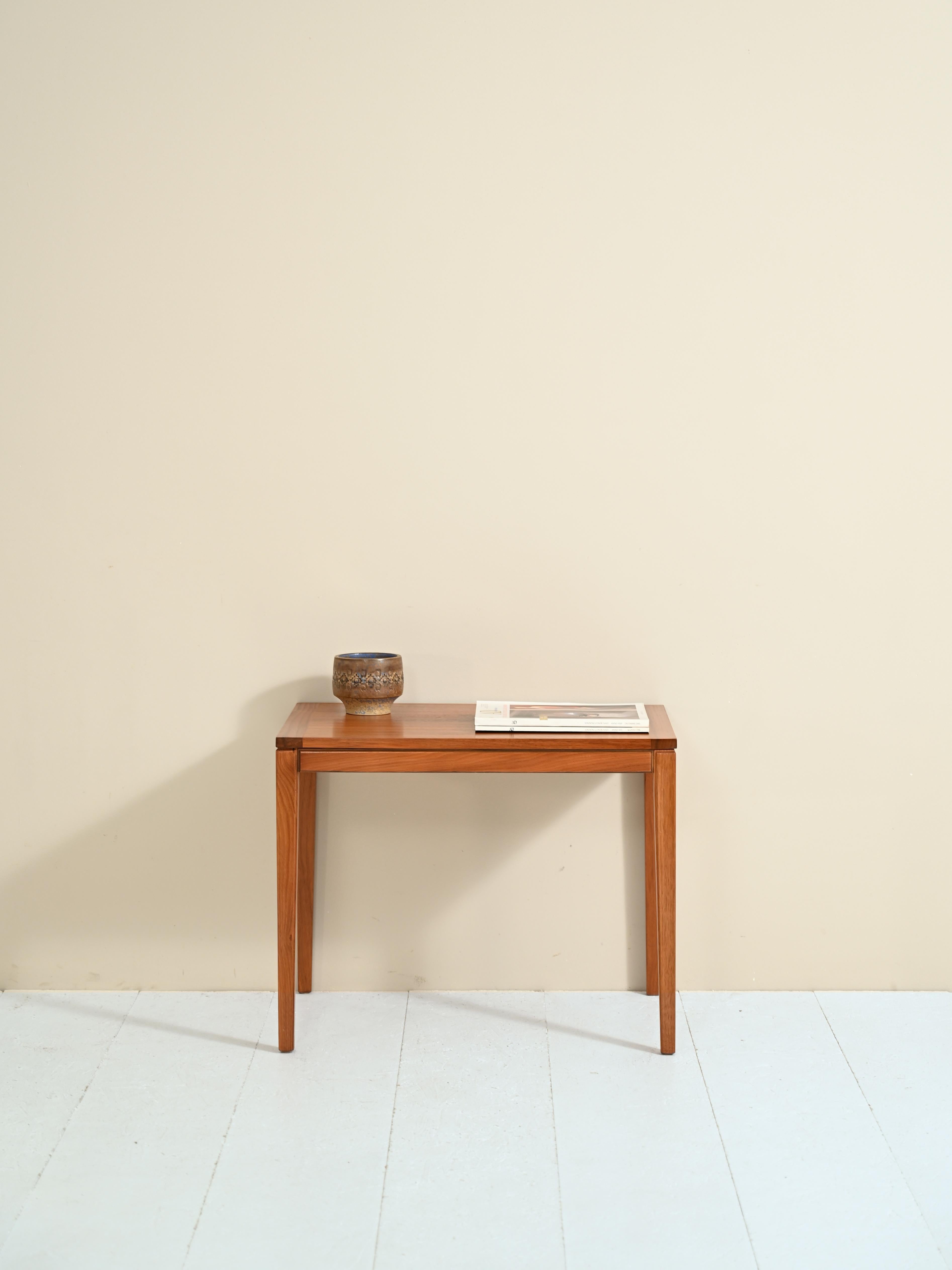 Coffee table of Scandinavian manufacture. The coffee table is made of teak wood and was manufactured at the turn of the 1950s/60s.

Simplicity in form and attention to detail are the characteristics of this beautiful teak wood coffee