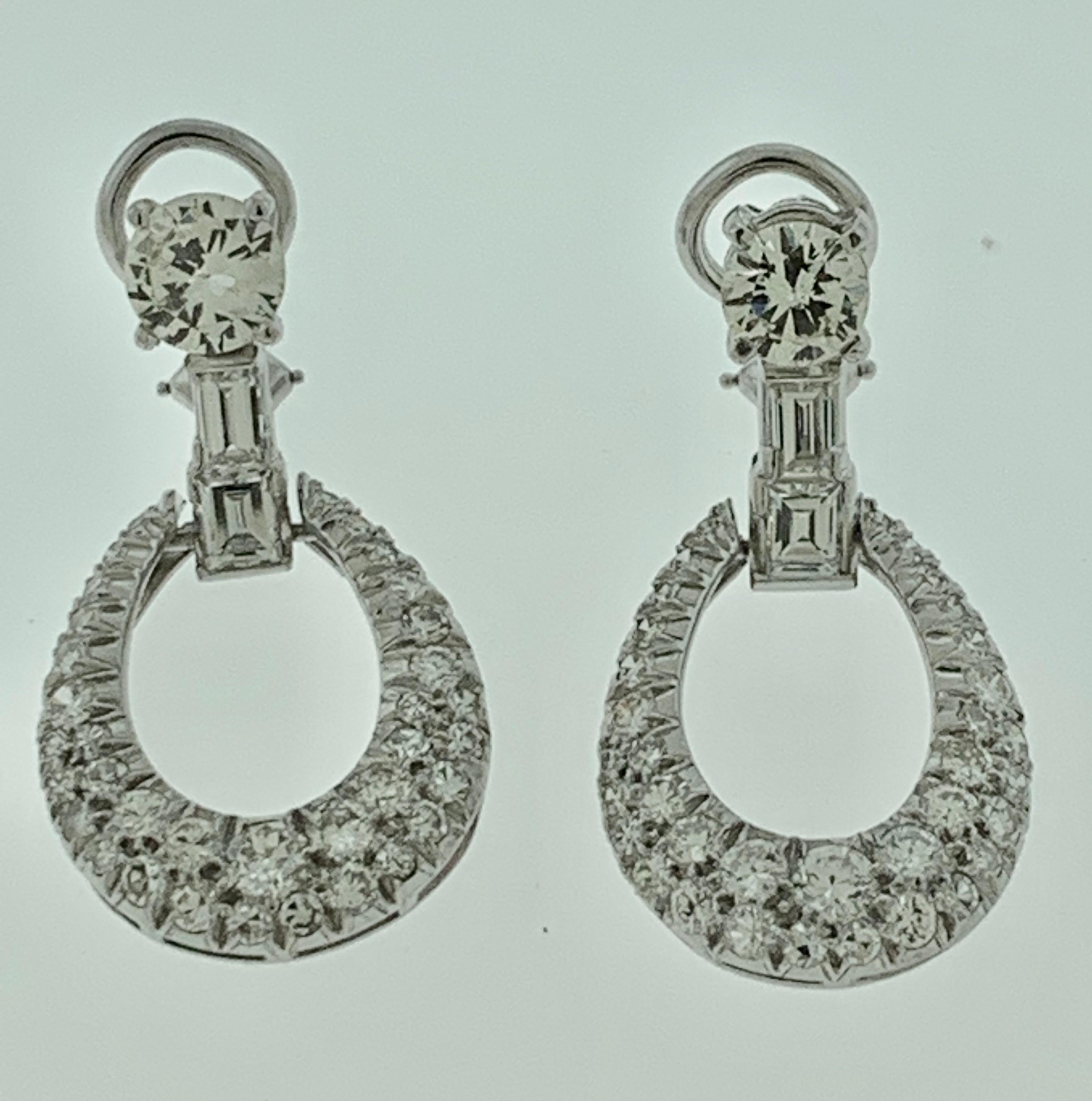 Women's 1950s 7 Ct Diamond Drop Cocktail Earrings Platinum with 2 Ct Solitaire Diamond For Sale