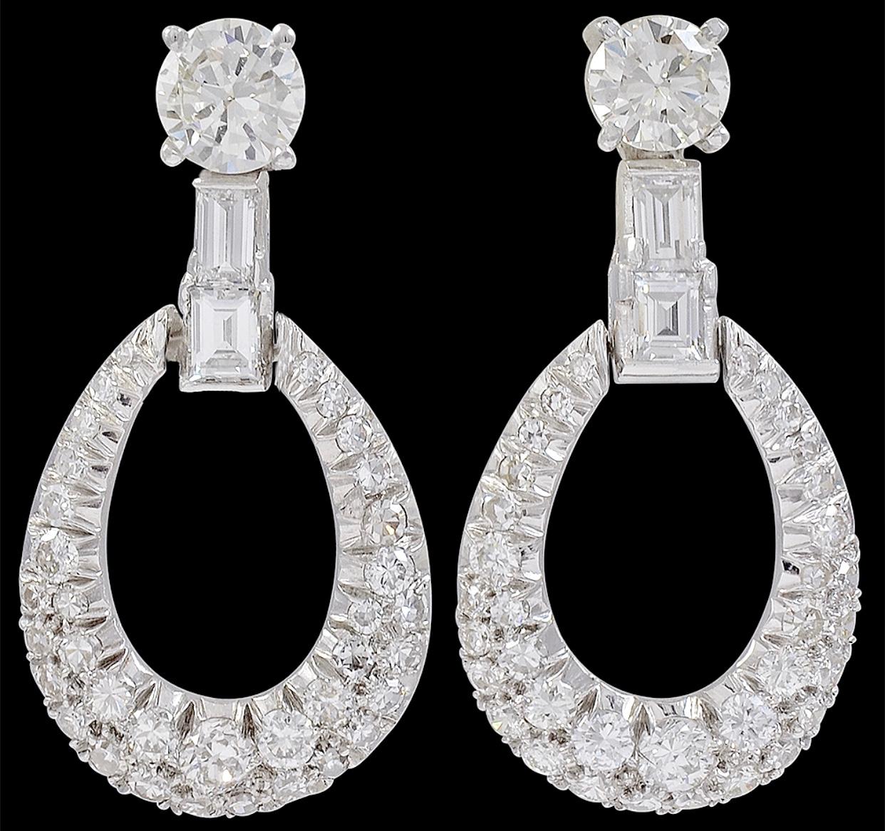 Women's 1950s 7 Ct Diamond Drop Cocktail Earrings Platinum with 2 Ct Solitaire Diamond For Sale