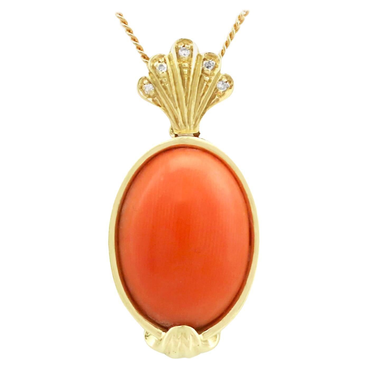 Colgante de oro amarillo de los años 50 con coral y diamantes de 7,27 quilates