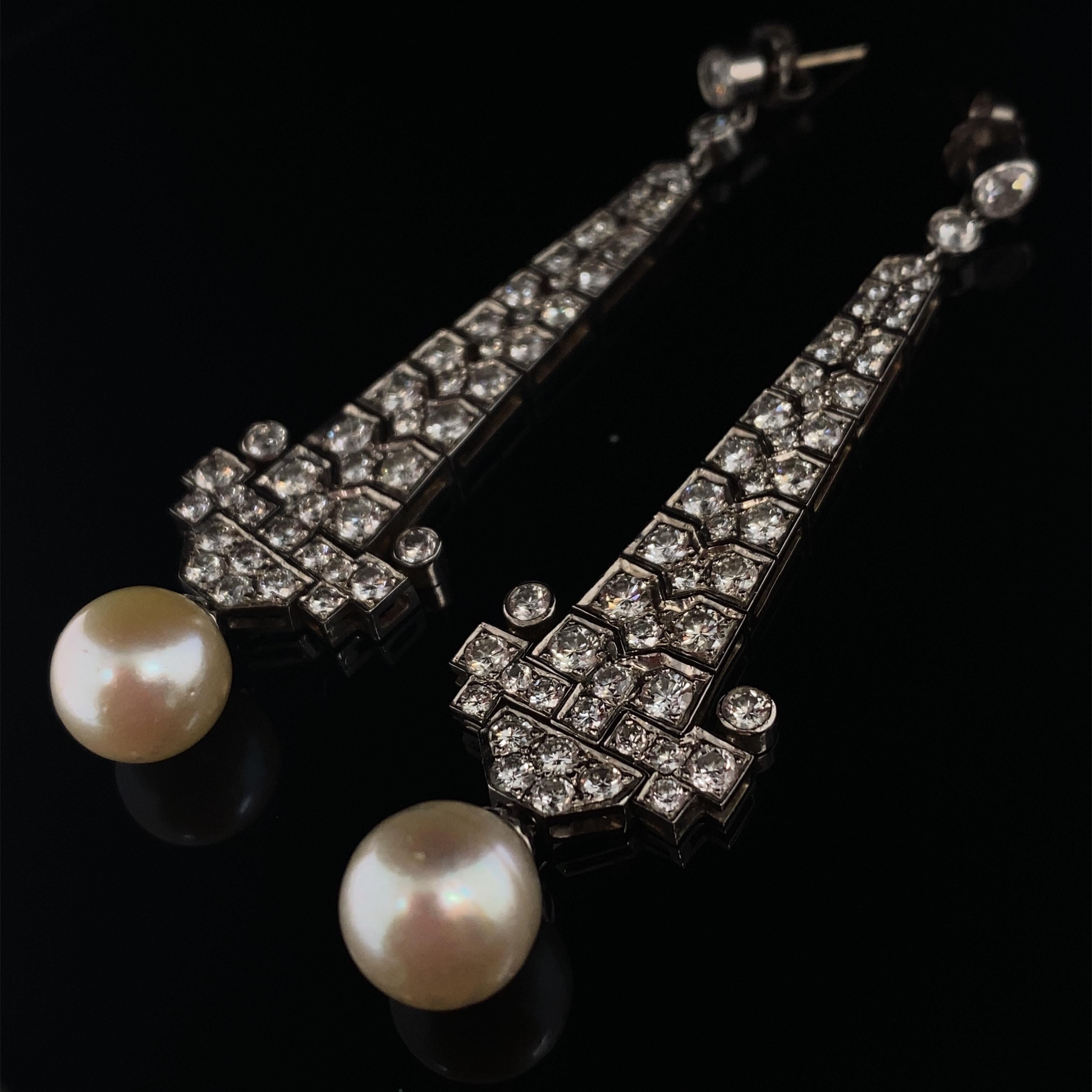 Round Cut 1950s 8 Carat Total Diamond and Pearl Chandelier Drop Earrings in 14 Karat Gold For Sale