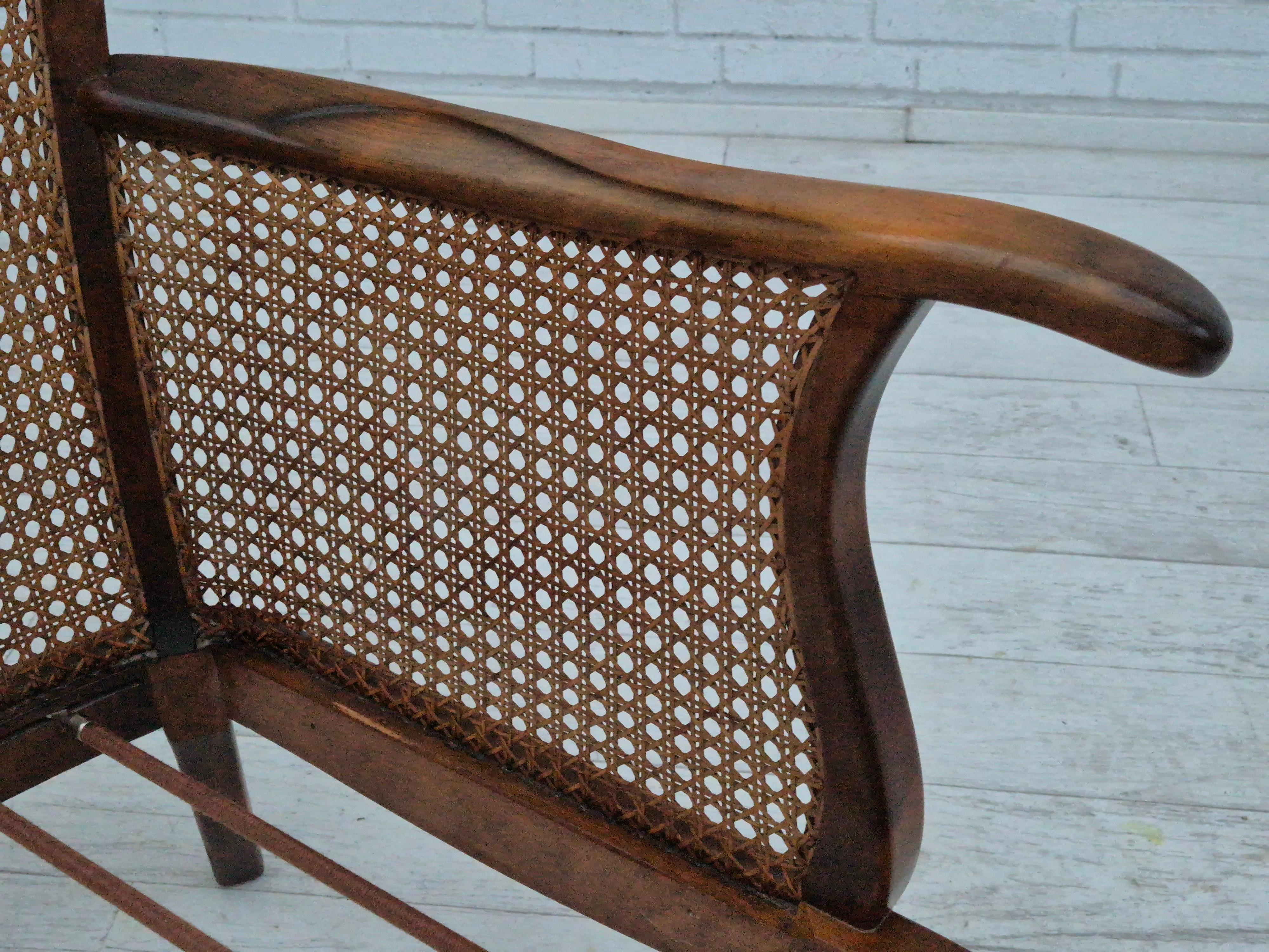 1950er Jahre, ein Paar dänische Sessel im Originalzustand, Velours, Eschenholz. im Angebot 9