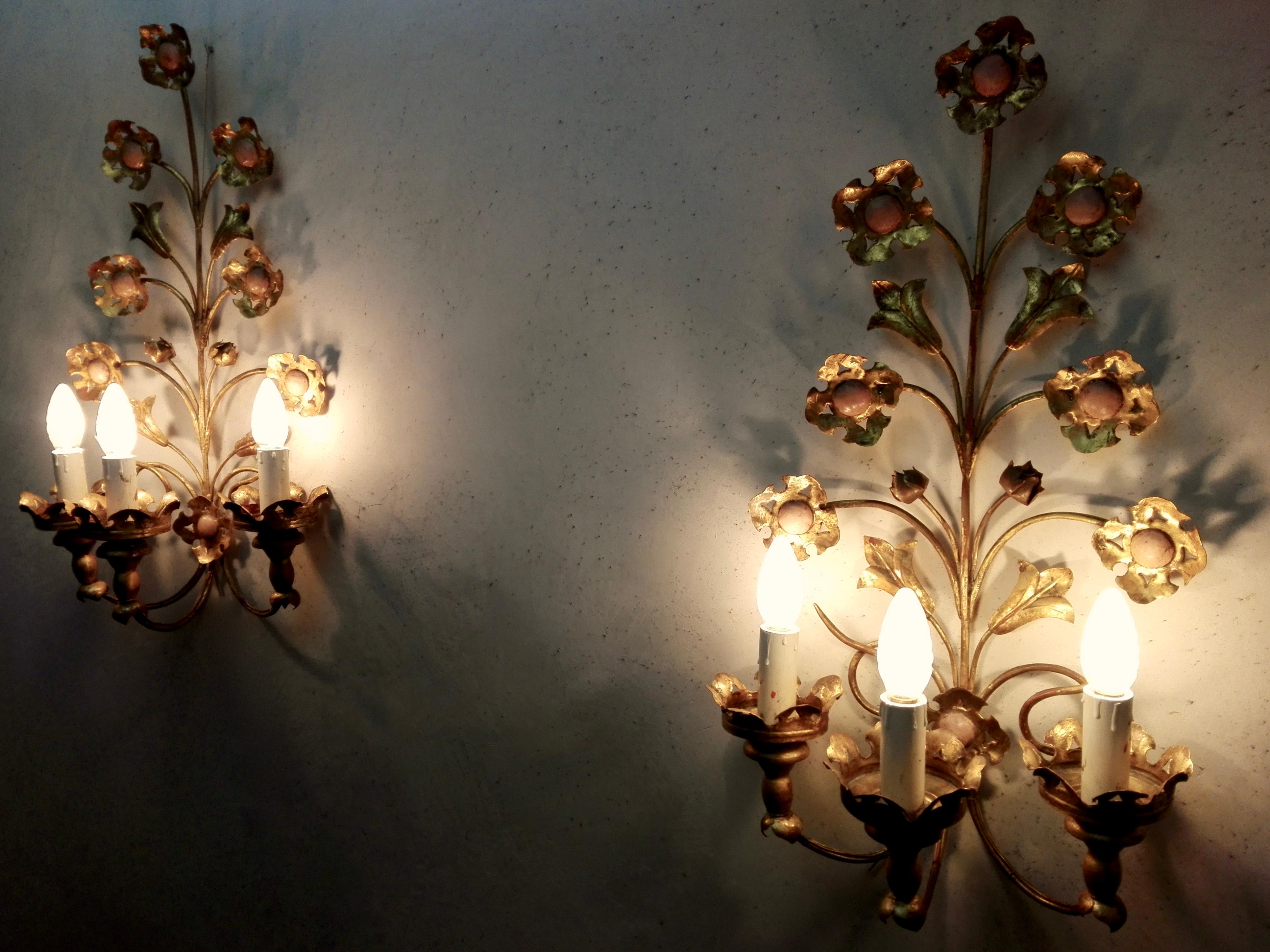 Pair of Mid-Century Italian Tole Gilt metal three-light Wall Lamps. For Sale 4