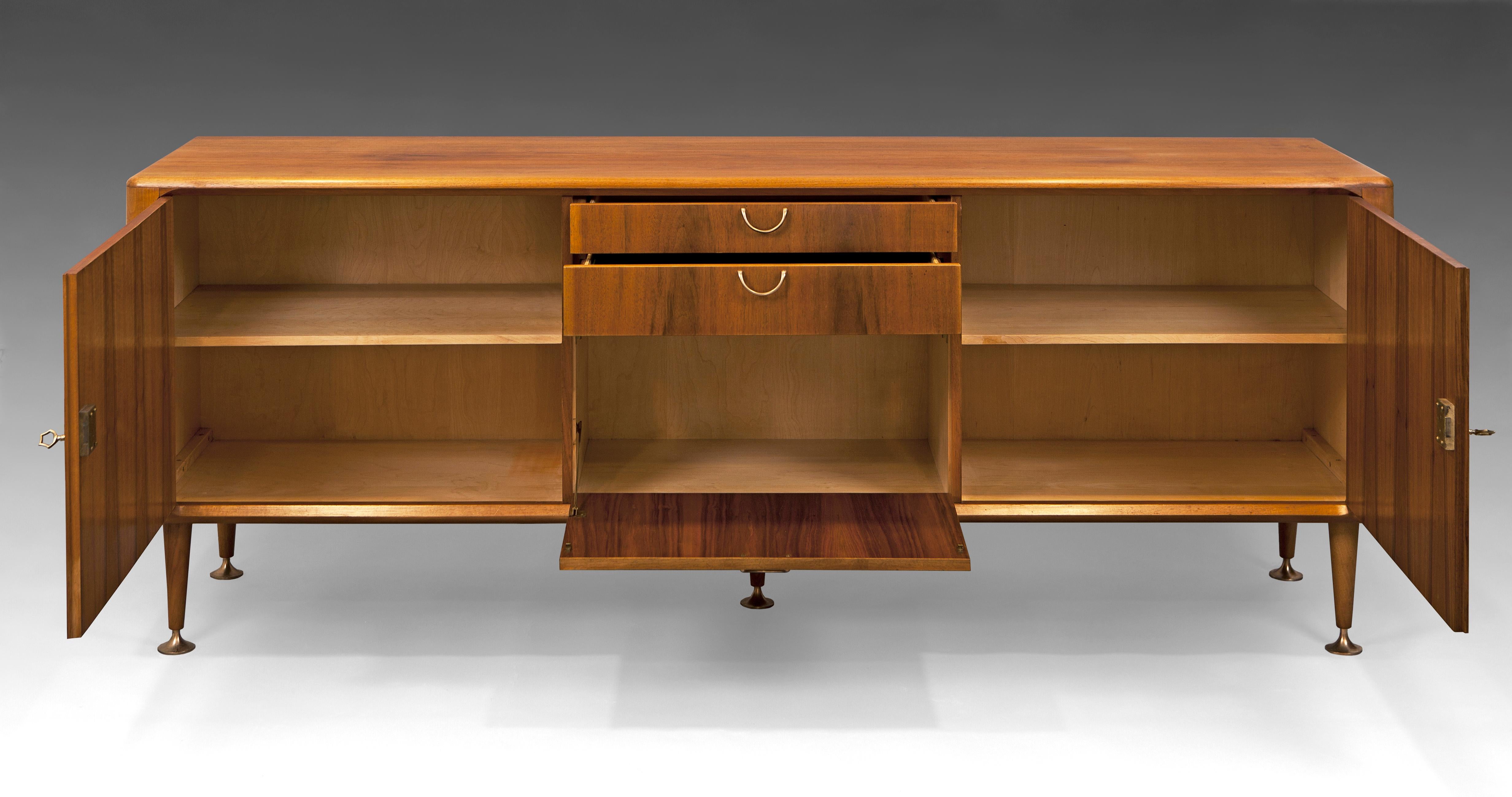 Mid century modern  A.A. Patijn Walnut Sideboard In Excellent Condition For Sale In Madrid, ES
